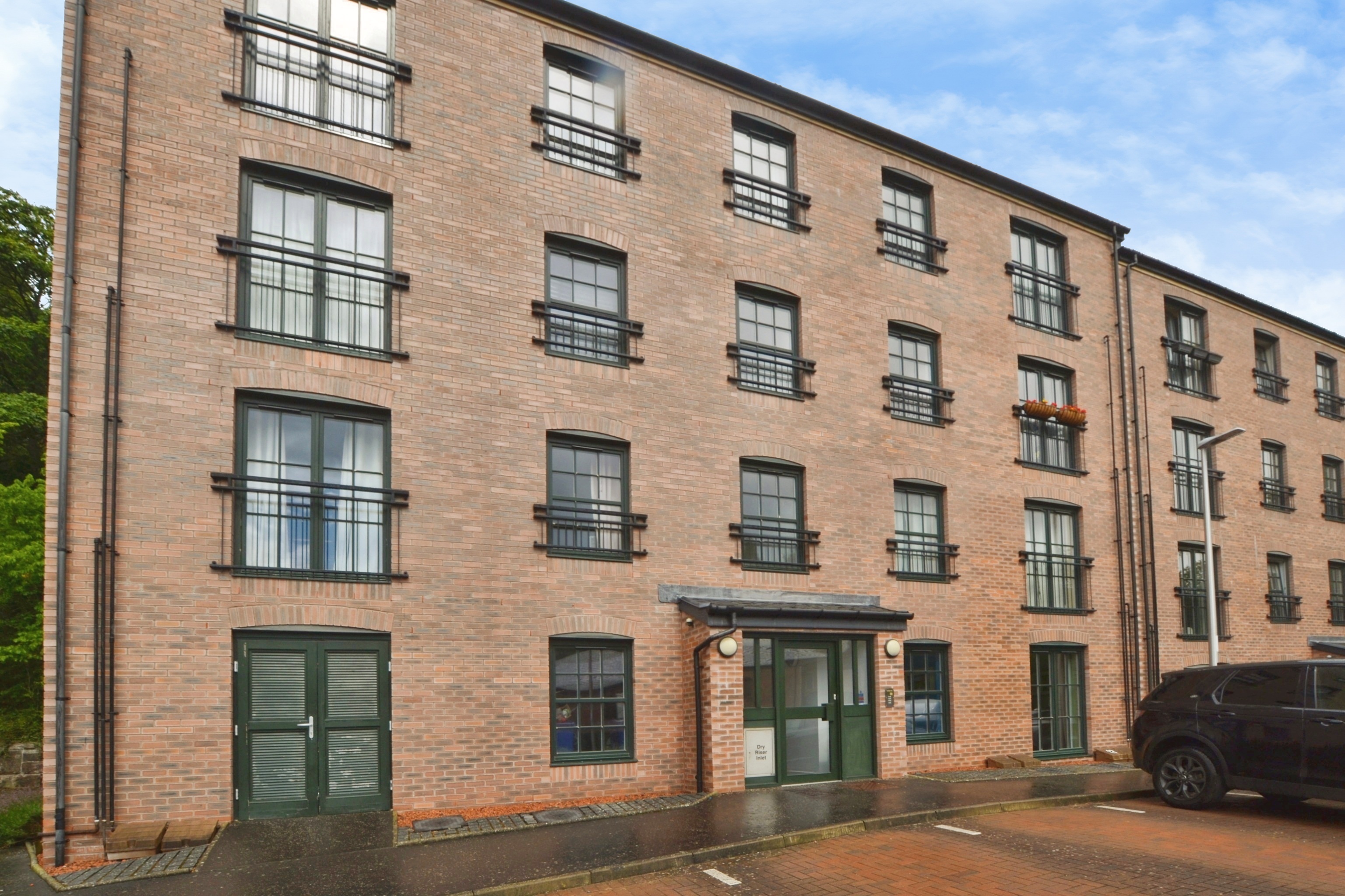 2 bedroom Flat To Let