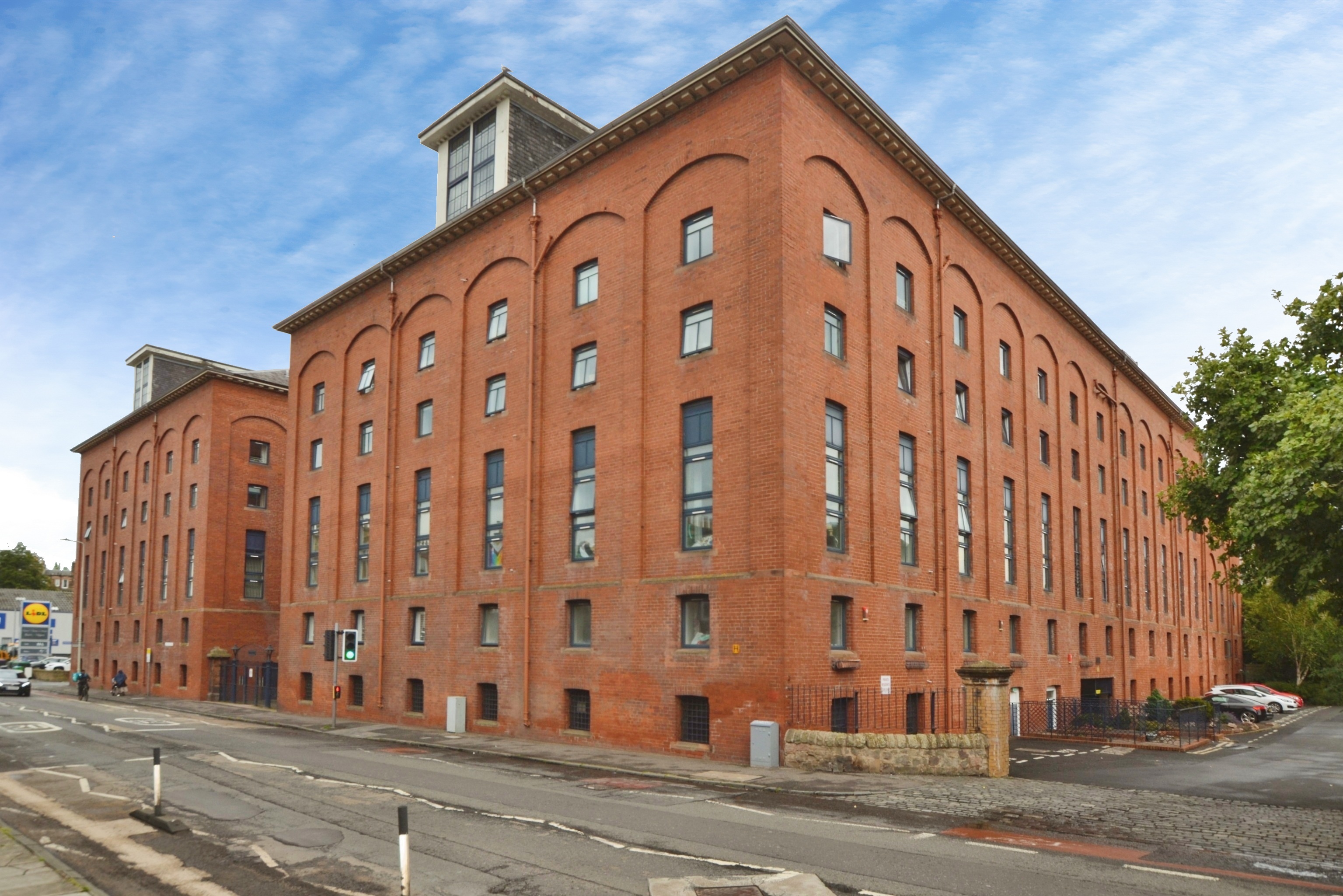 2 bedroom Flat To Let
