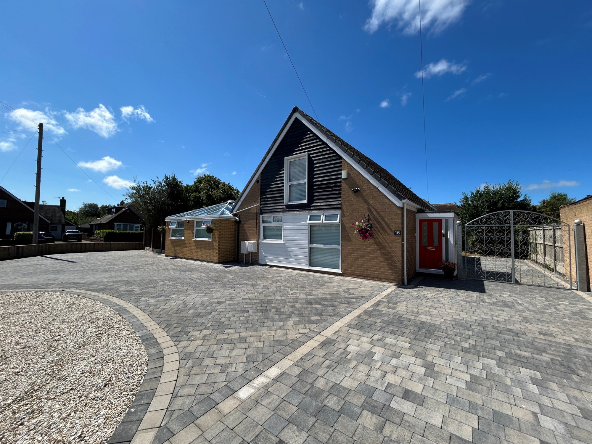 4 bedroom Detached bungalow For Sale