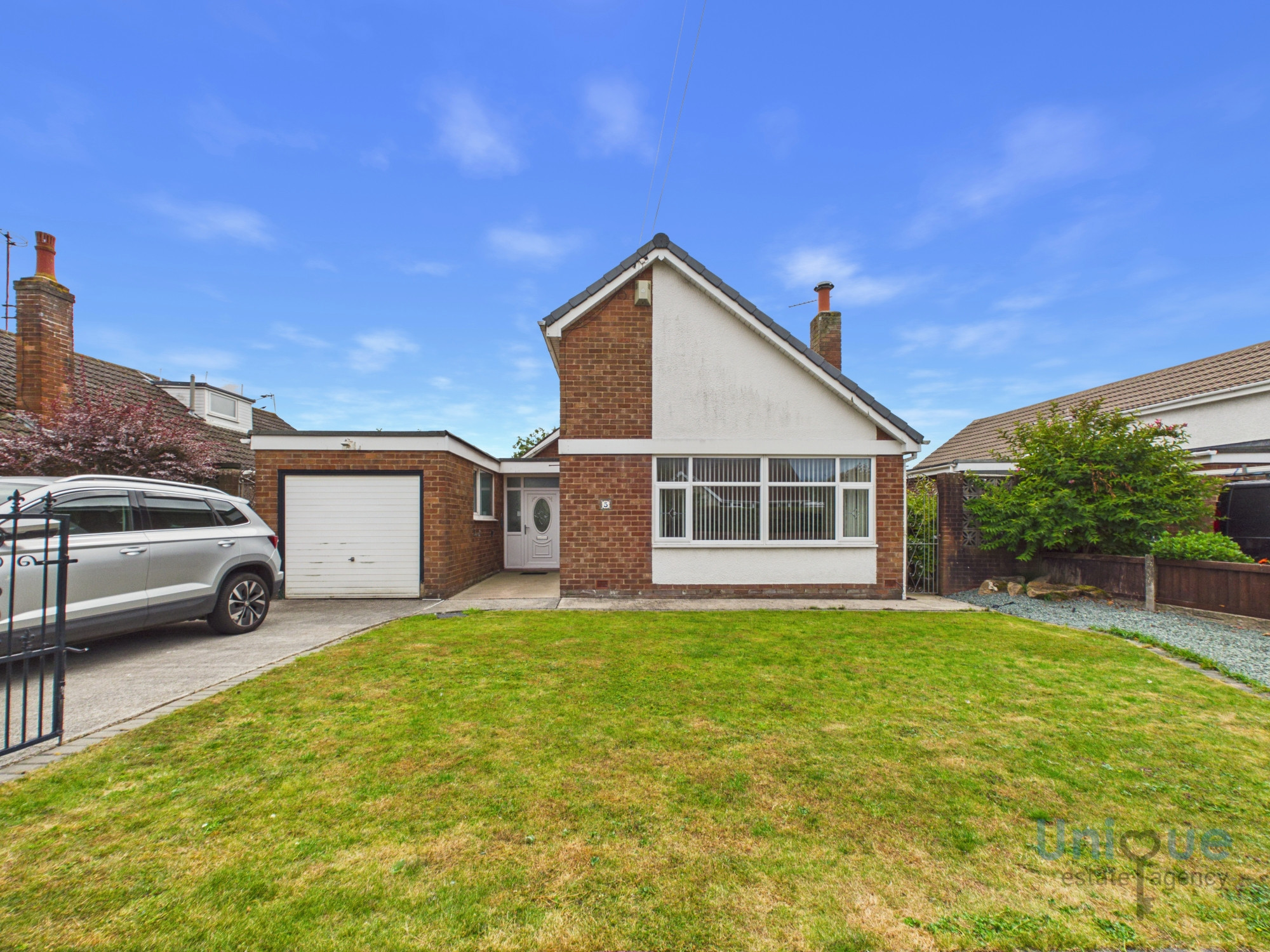 3 bedroom Link detached house For Sale