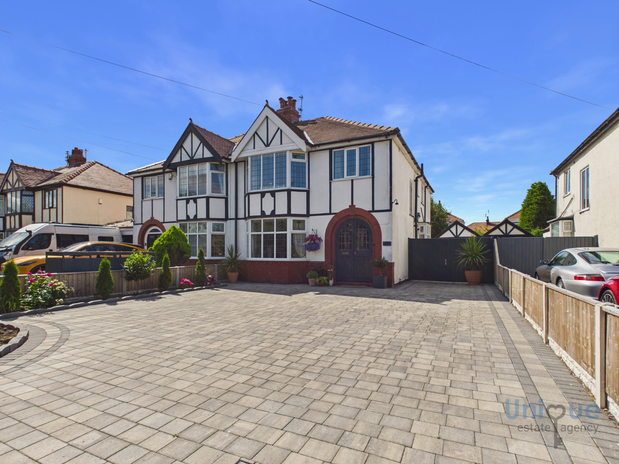 4 bedroom Semi-detached house For Sale
