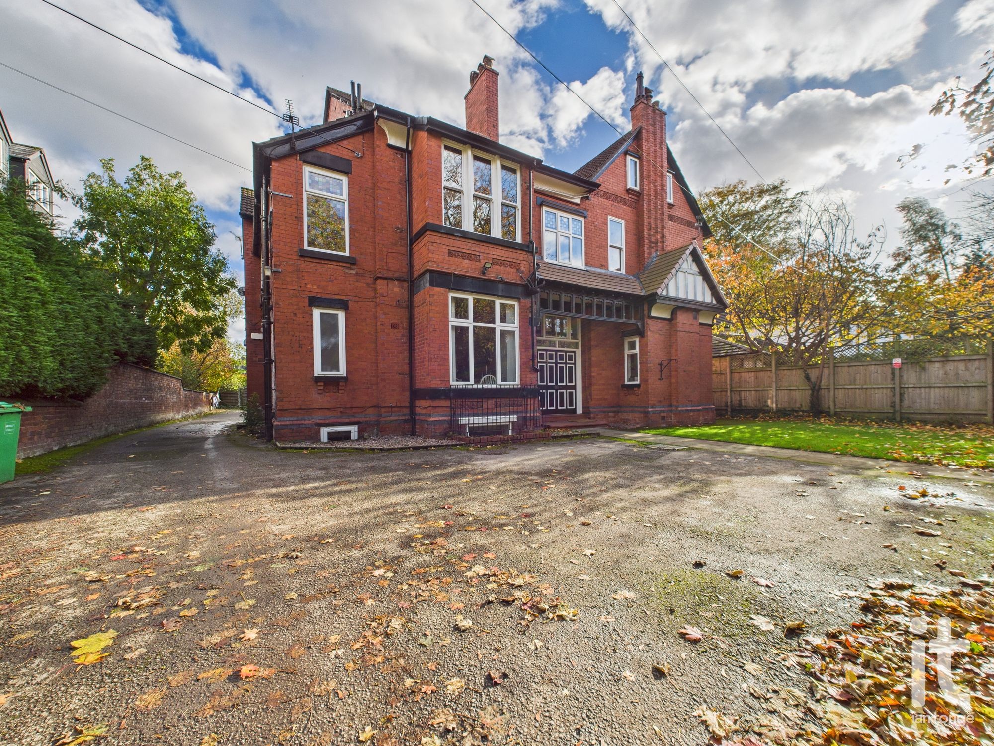 2 bedroom Apartment Under Offer