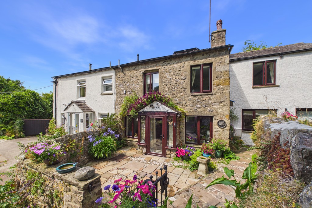 2 bedroom Cottage For Sale