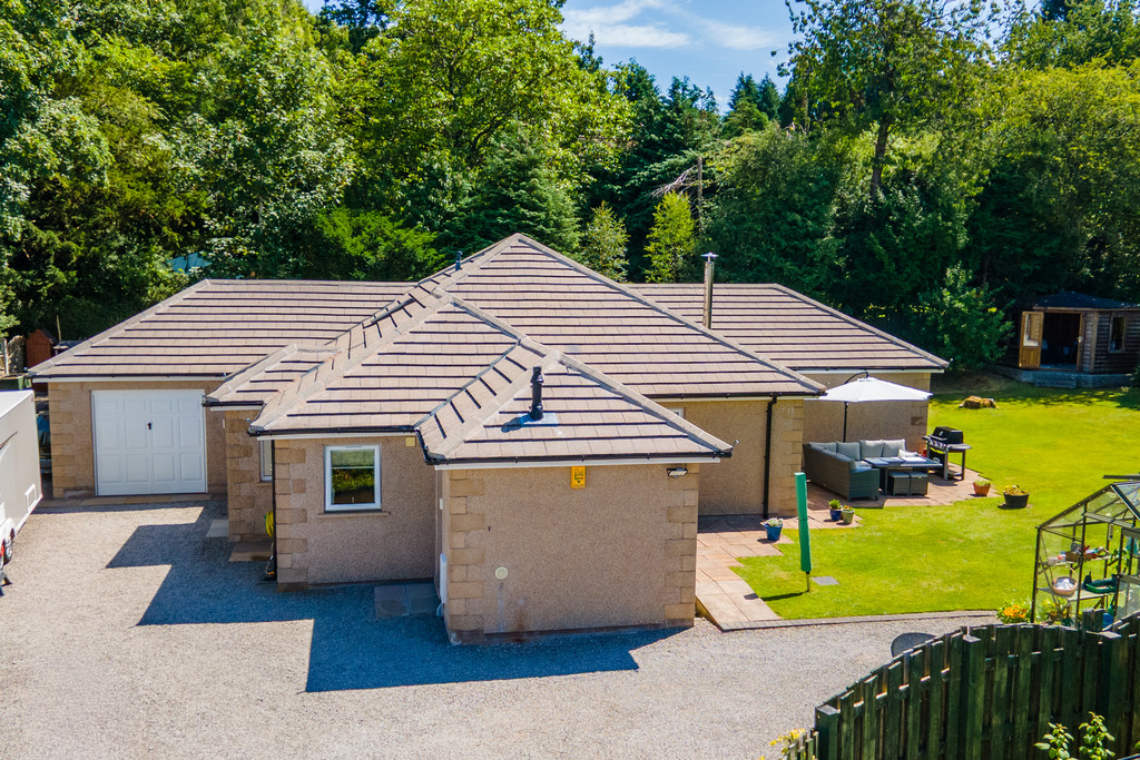 4 bedroom Detached bungalow For Sale