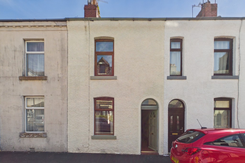 3 bedroom Terraced House To Let