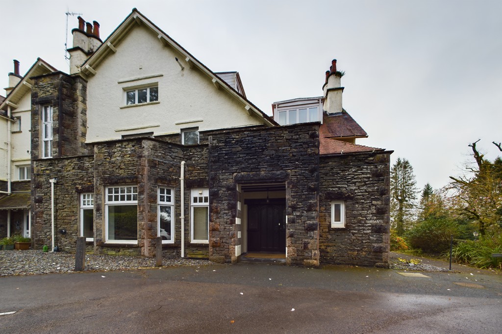 3 bedroom Block of Apartments To Let