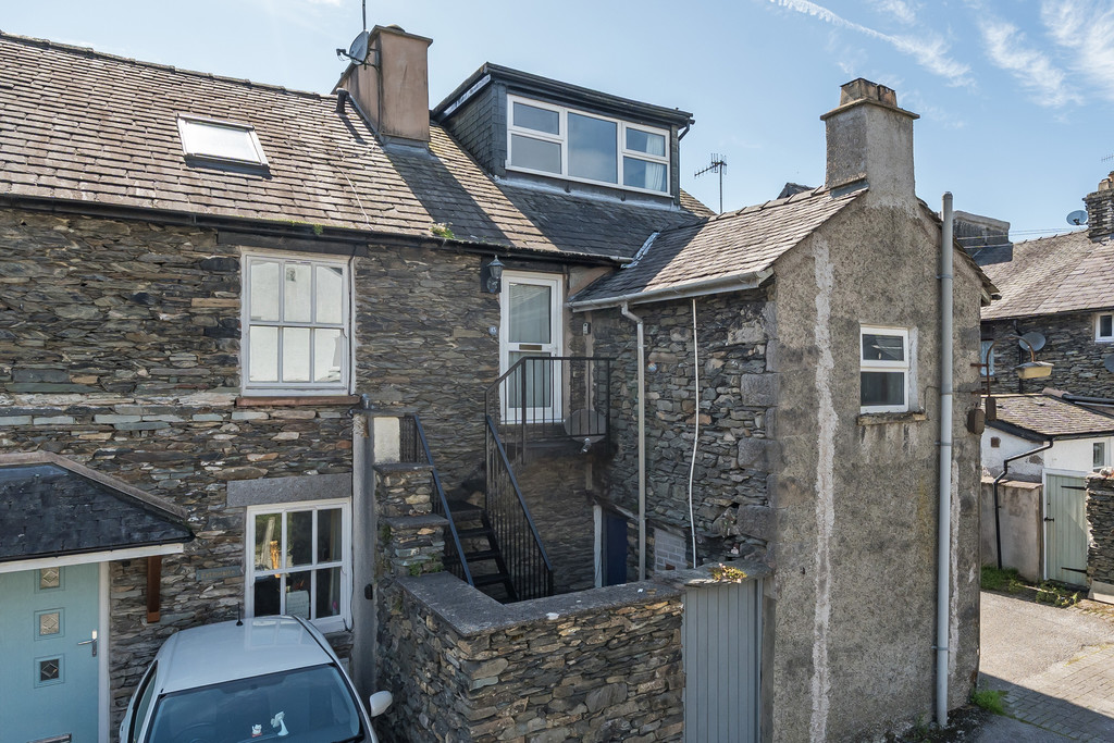 2 bedroom Flat share To Let