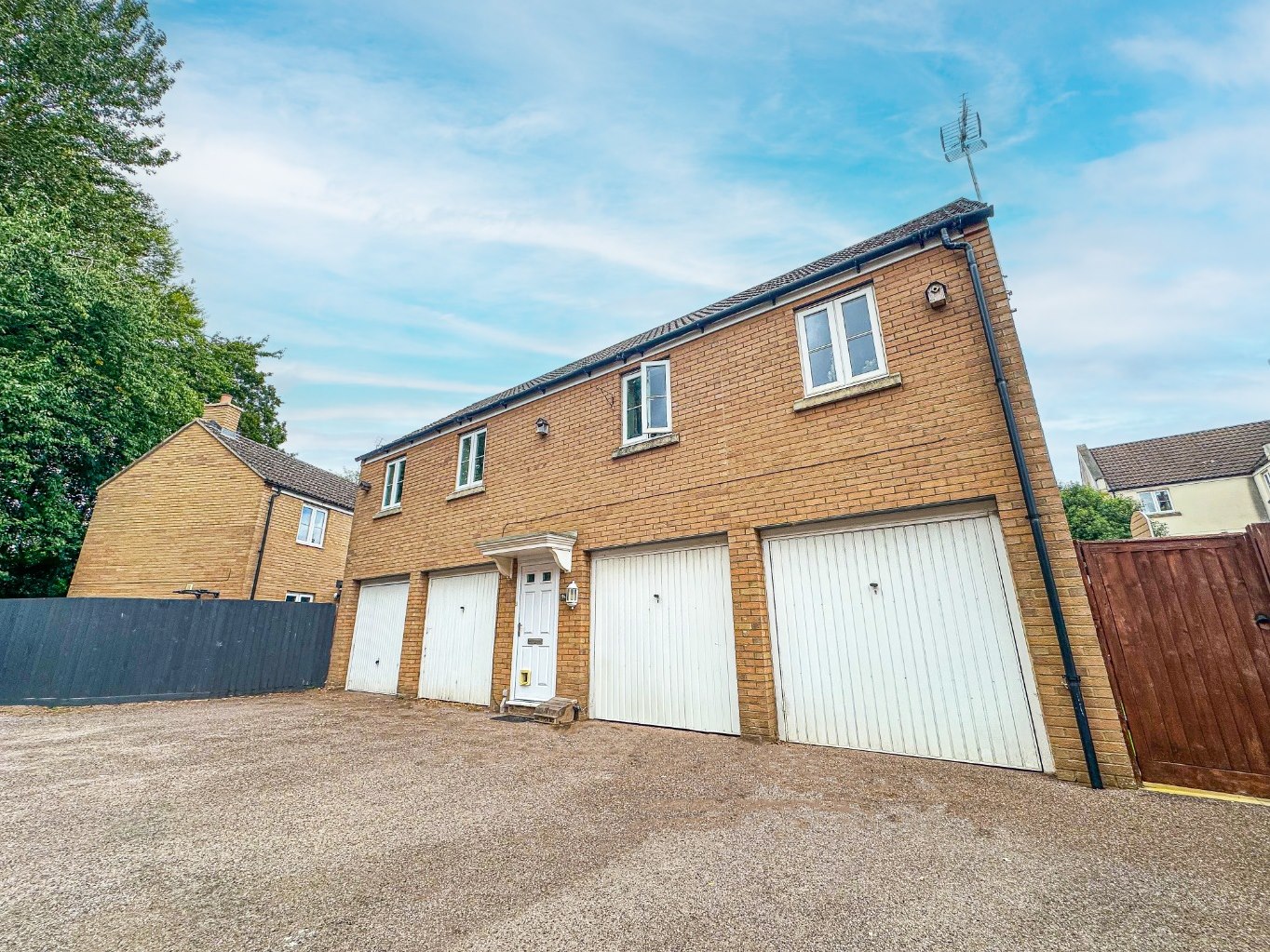 2 bedroom House (unspecified) For Sale