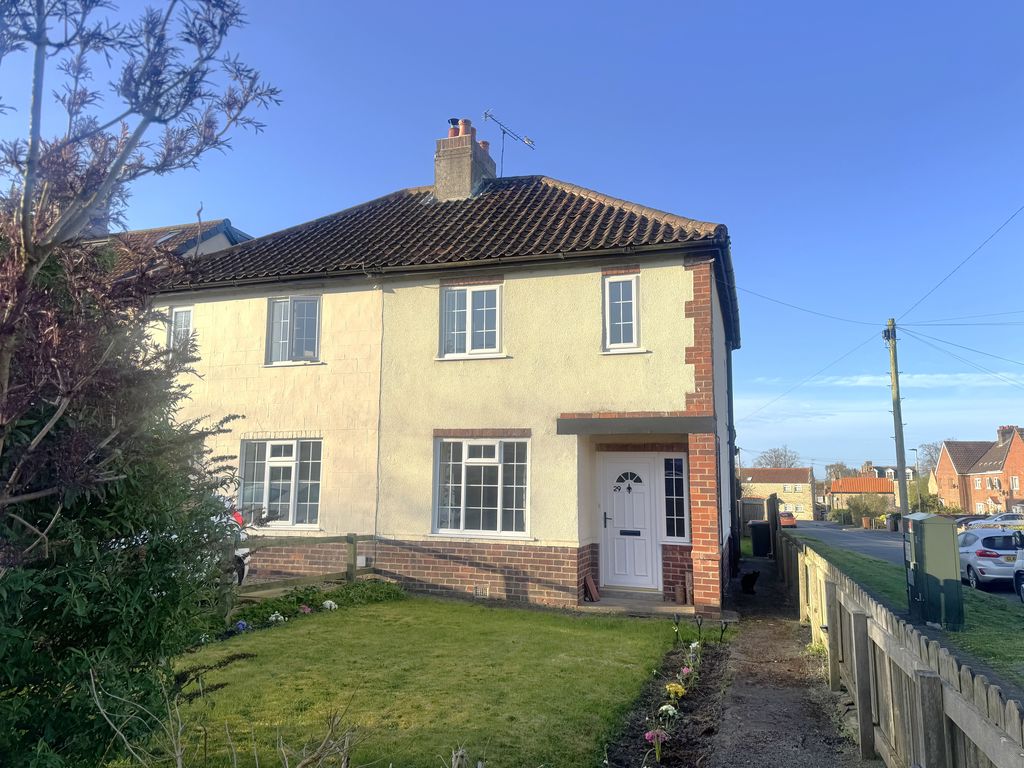 3 bedroom Semi-detached house To Let