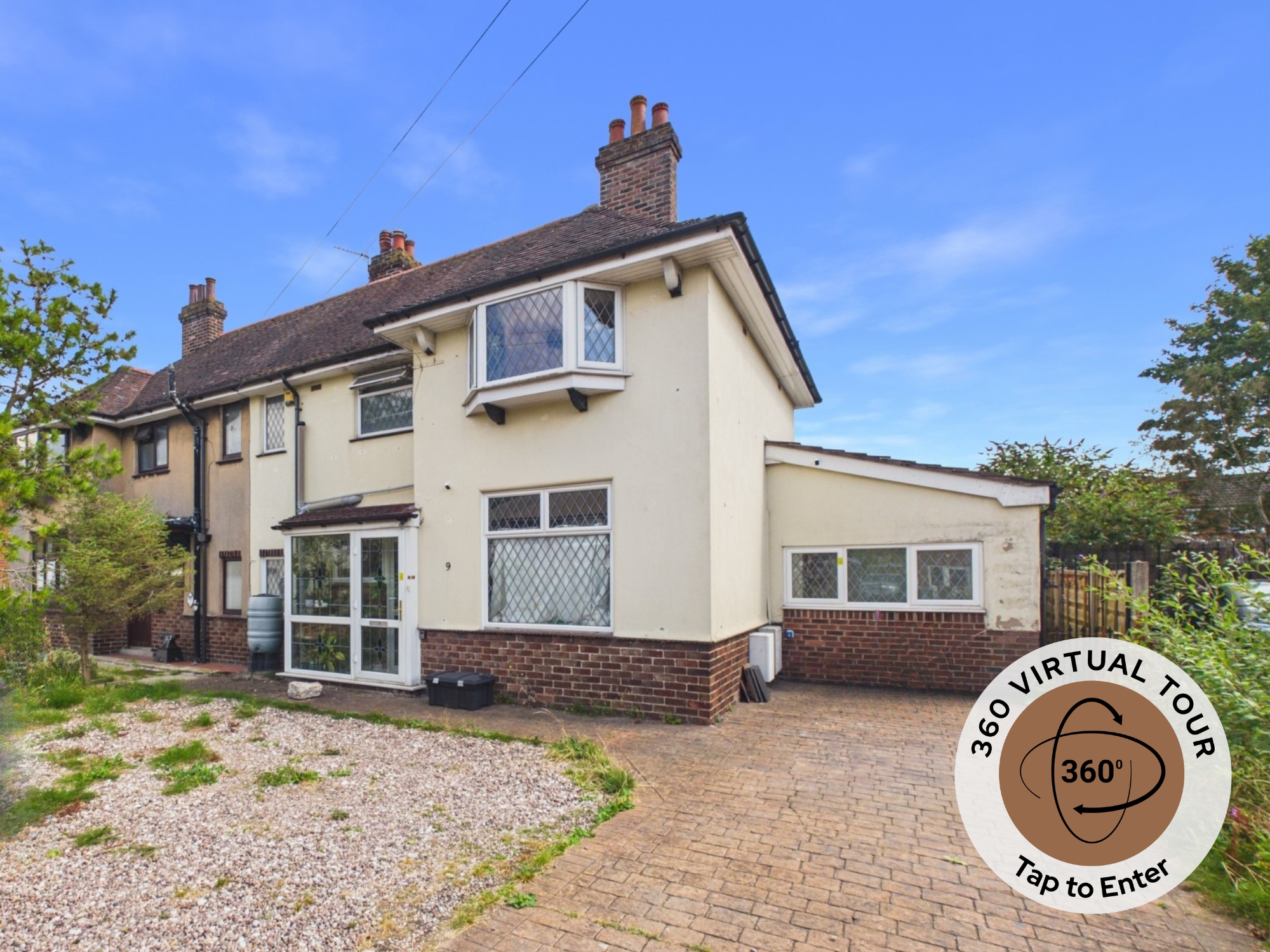 3 bedroom Semi-detached house Under Offer