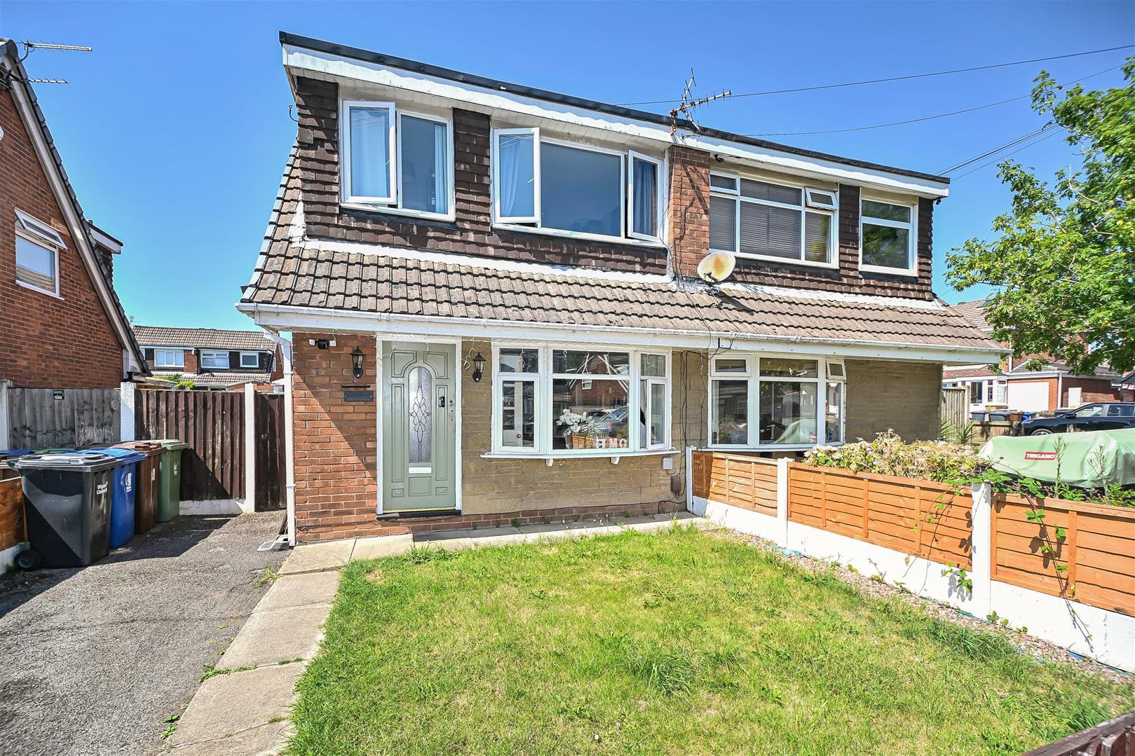 3 bedroom Semi-detached house For Sale