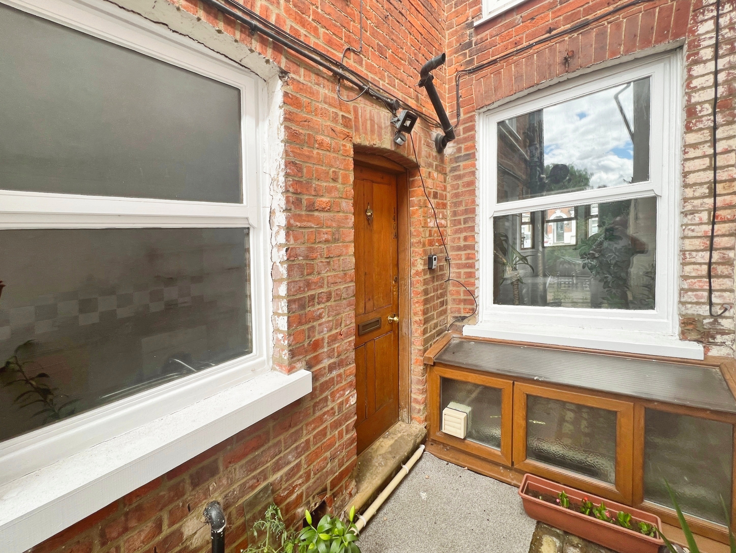 1 bedroom Flat To Let