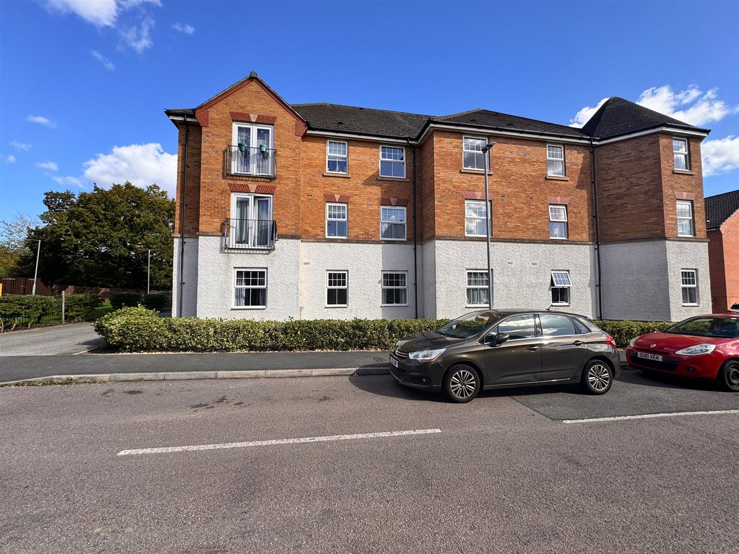2 bedroom Flat To Let