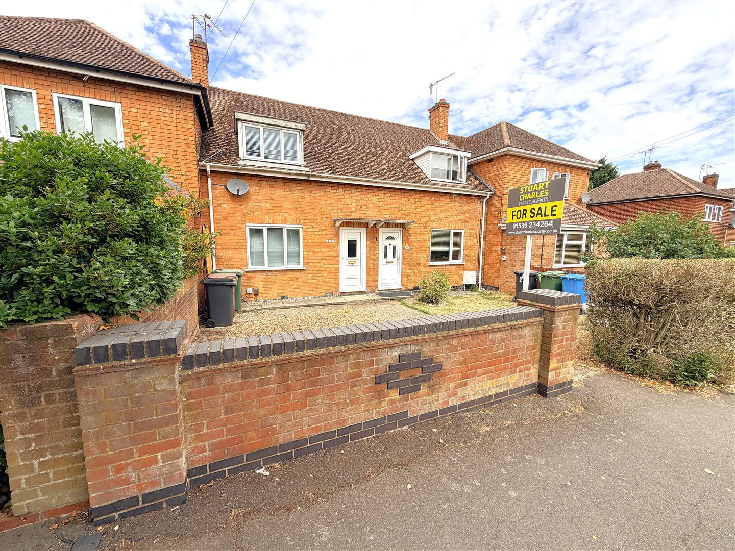 2 bedroom Terraced House For Sale