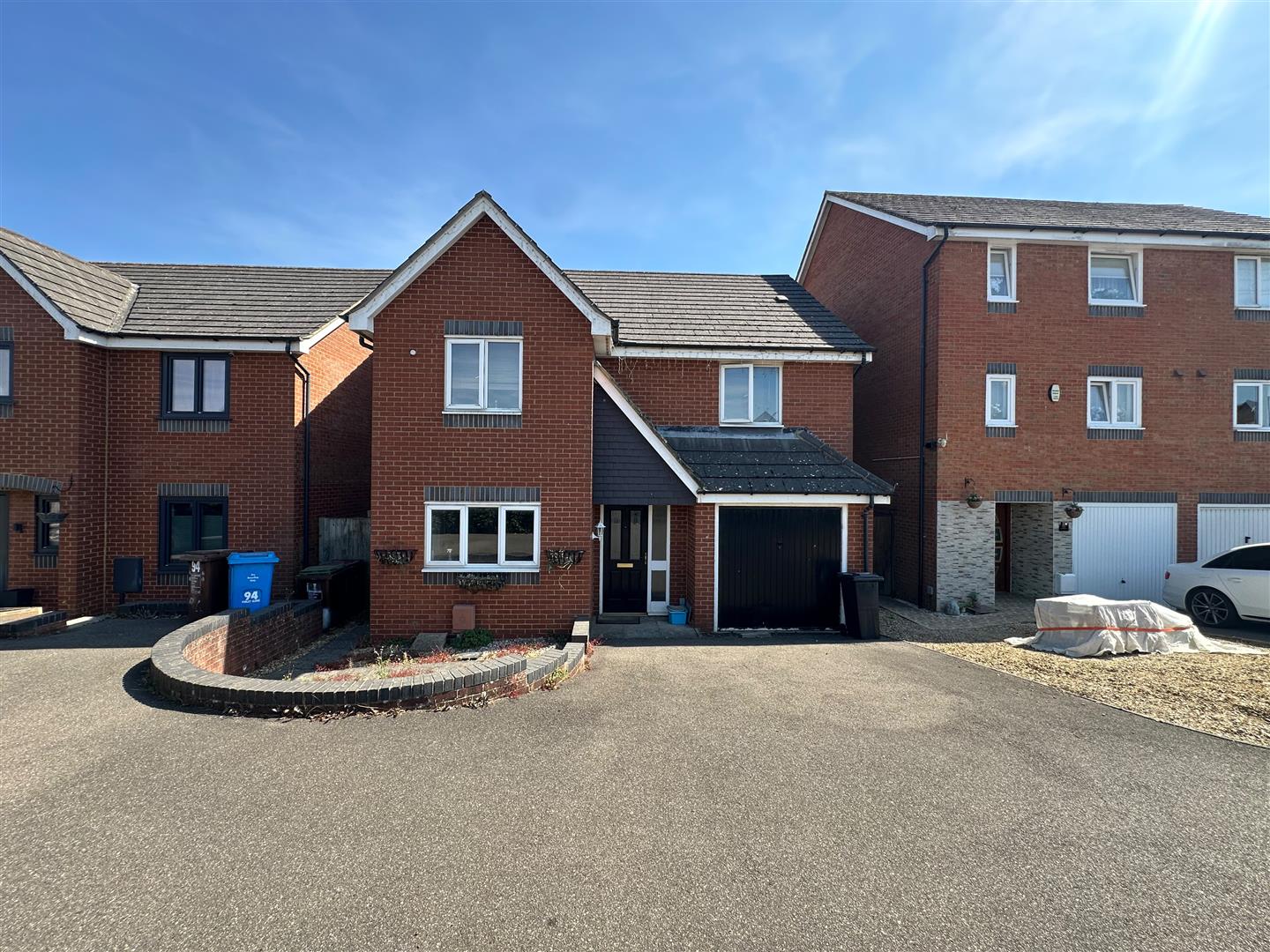 4 bedroom Detached house Under Offer