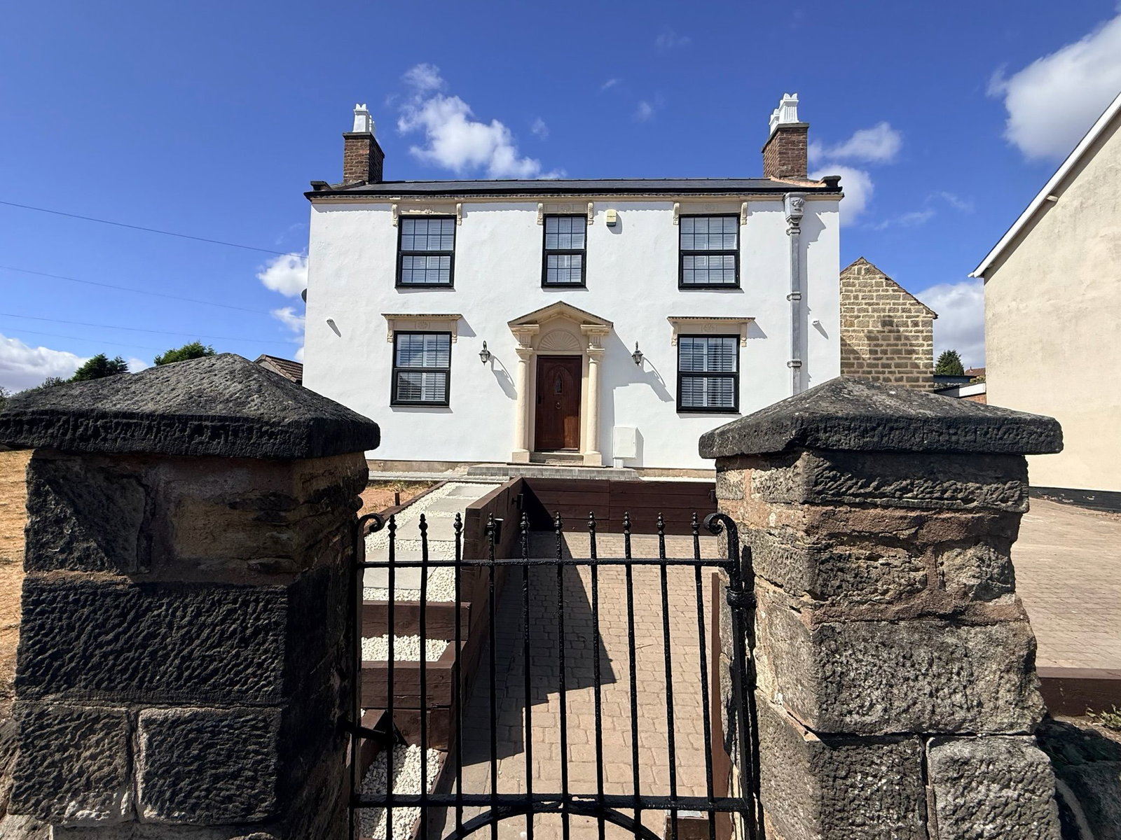 3 bedroom Detached house For Sale