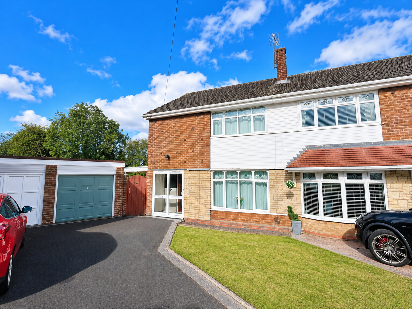 3 bedroom Semi-detached house For Sale