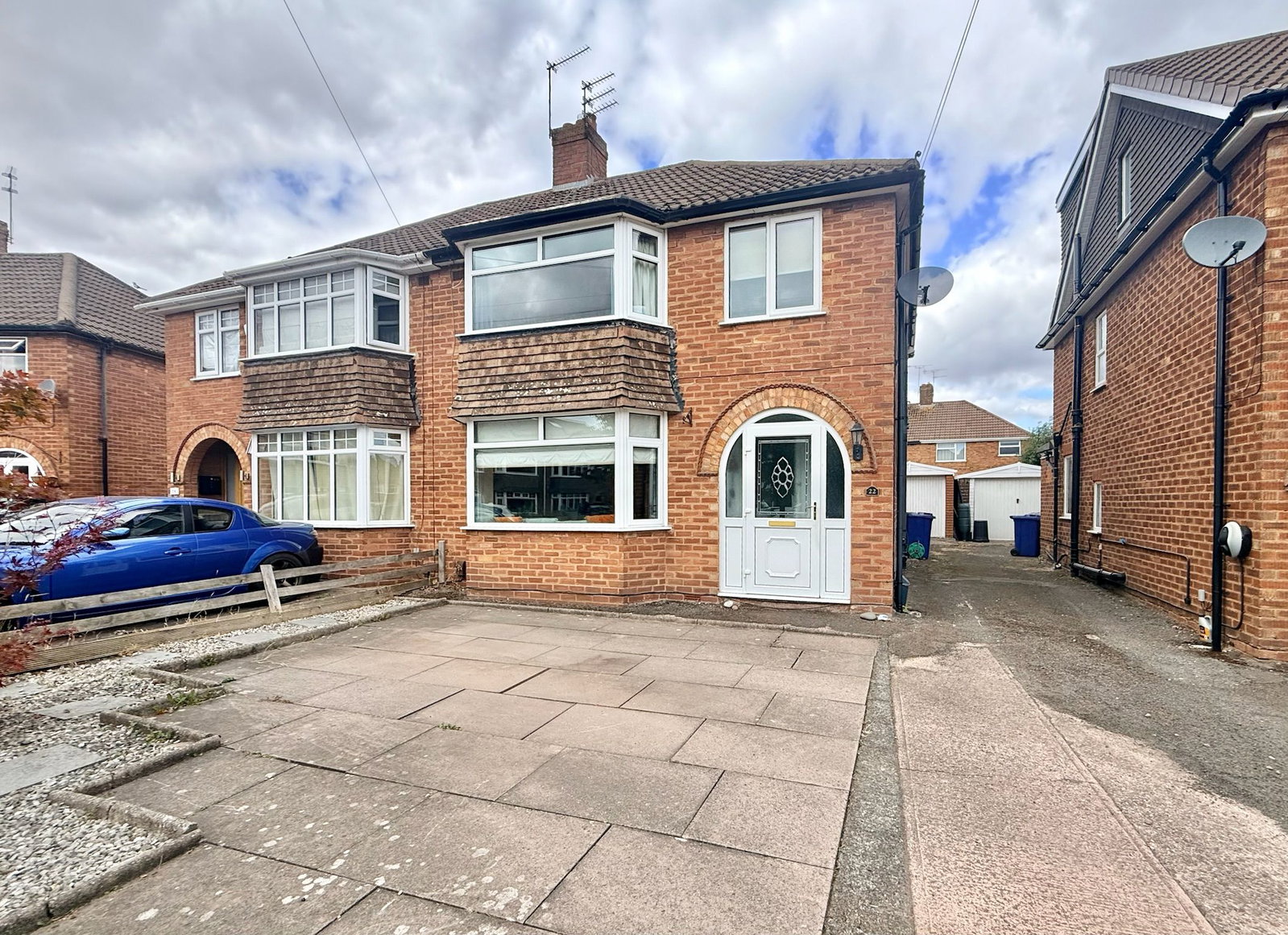 3 bedroom Semi-detached house For Sale
