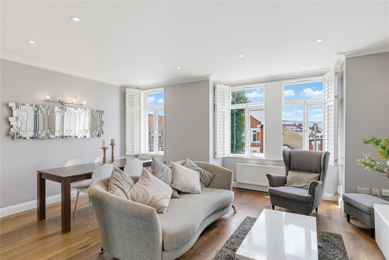 3 bedroom Flat For Sale