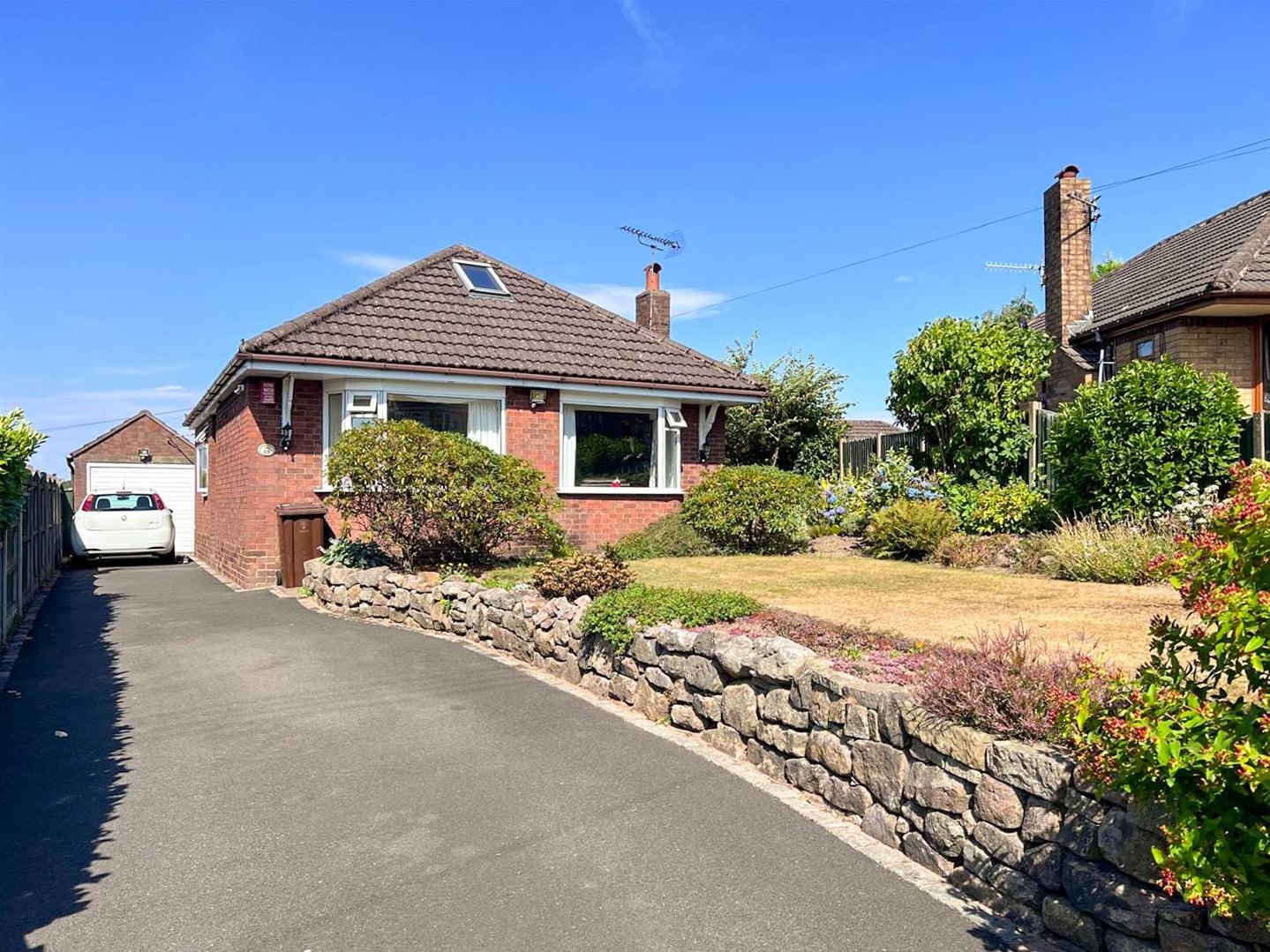 2 bedroom Detached bungalow For Sale