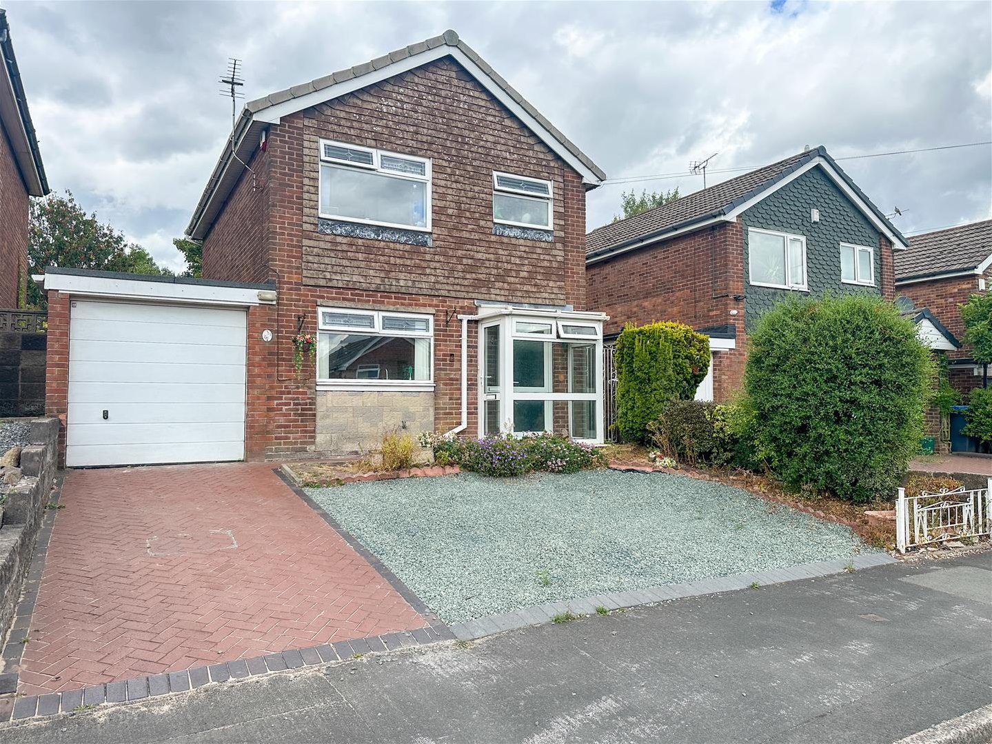 3 bedroom Link detached house For Sale