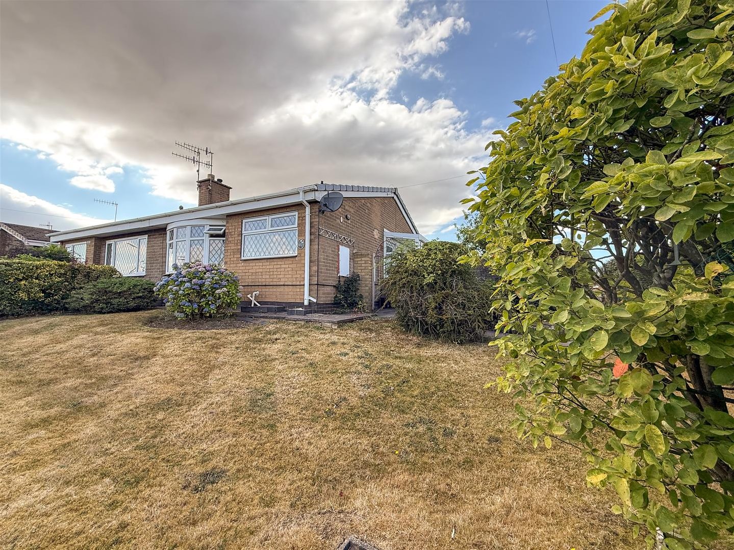 2 bedroom Detached bungalow For Sale