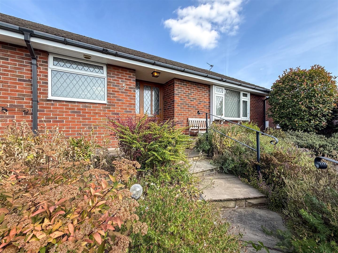3 bedroom Detached bungalow For Sale