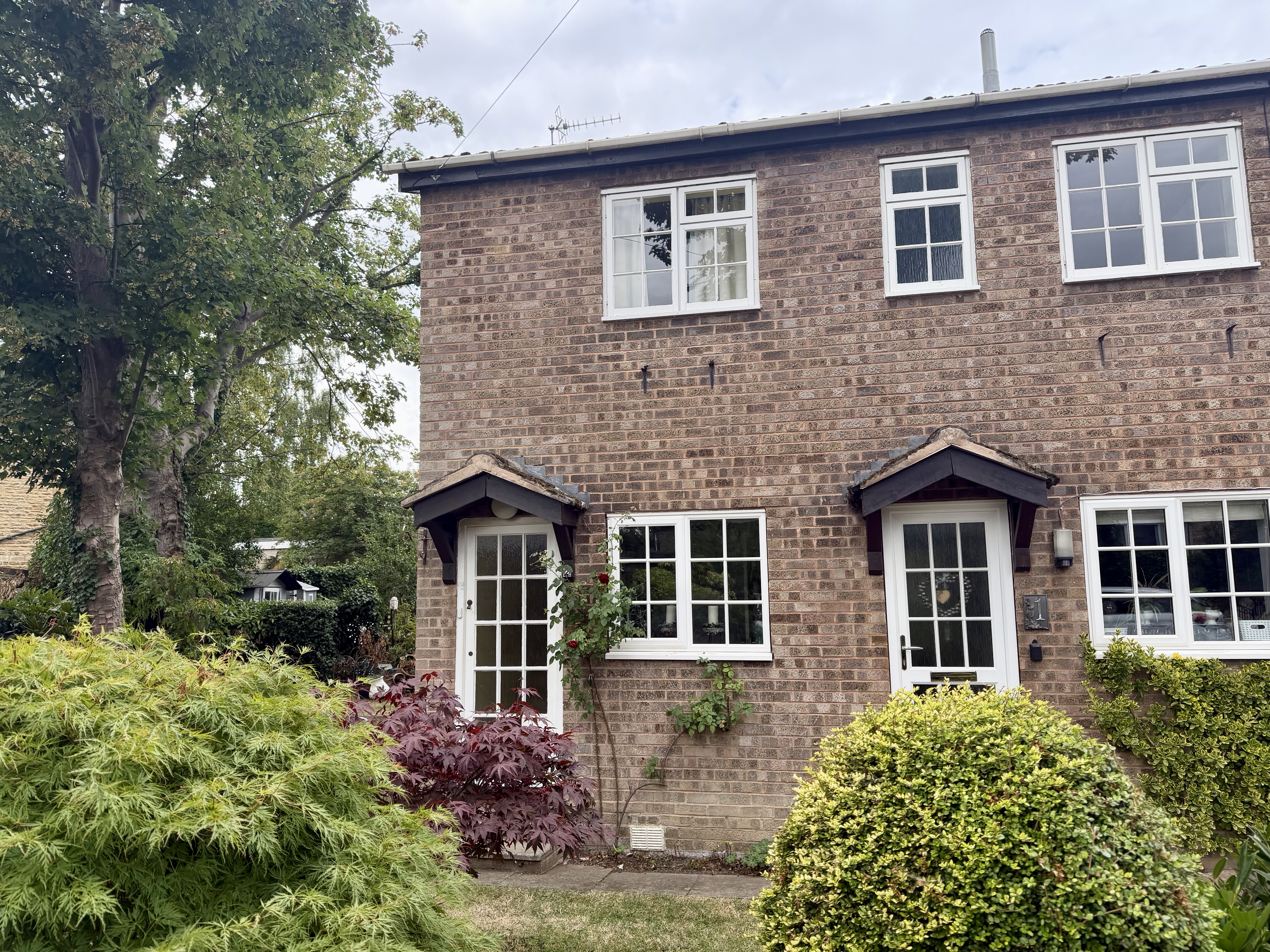2 bedroom Flat For Sale