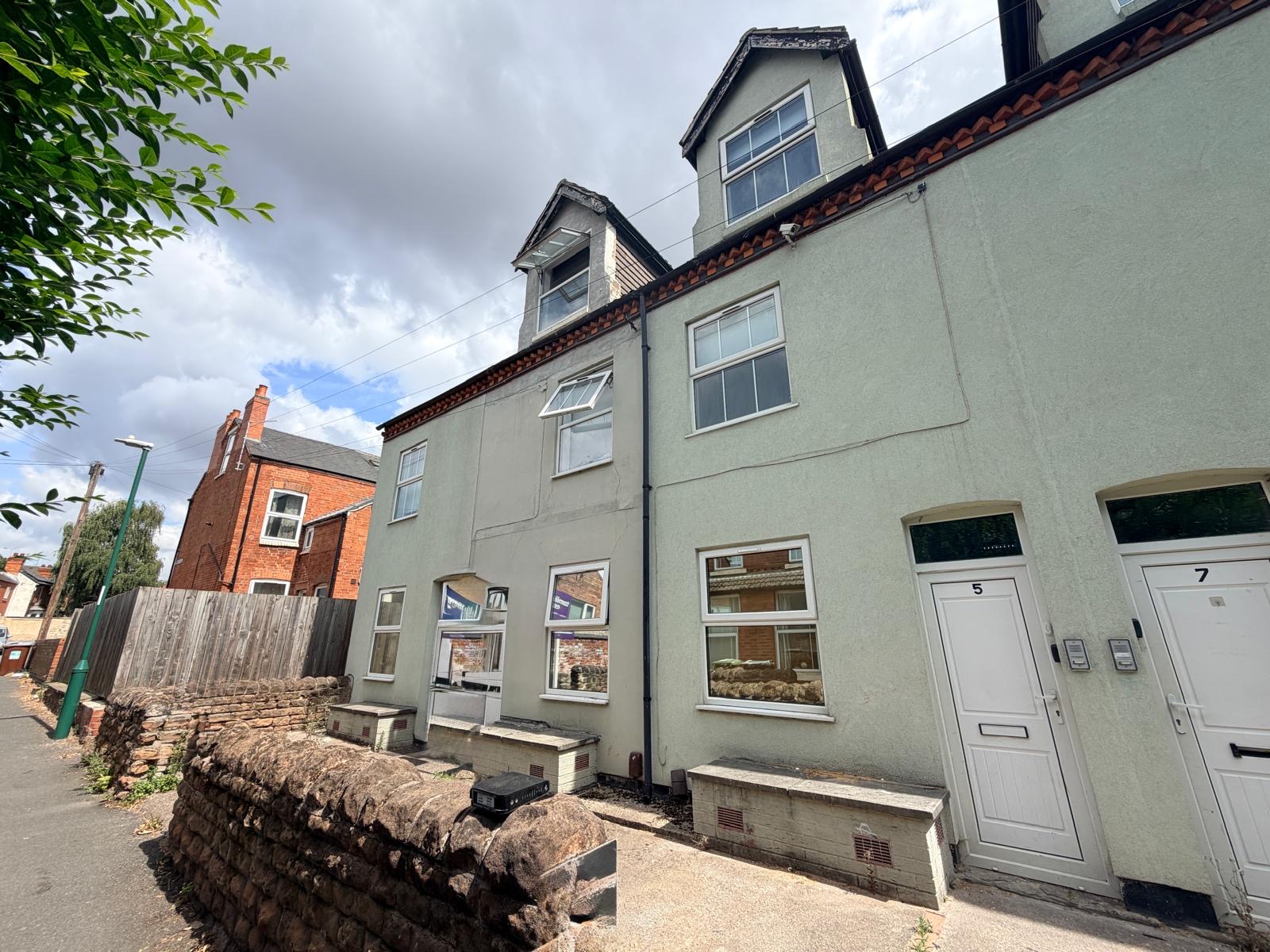 6 bedroom Terraced House For Sale