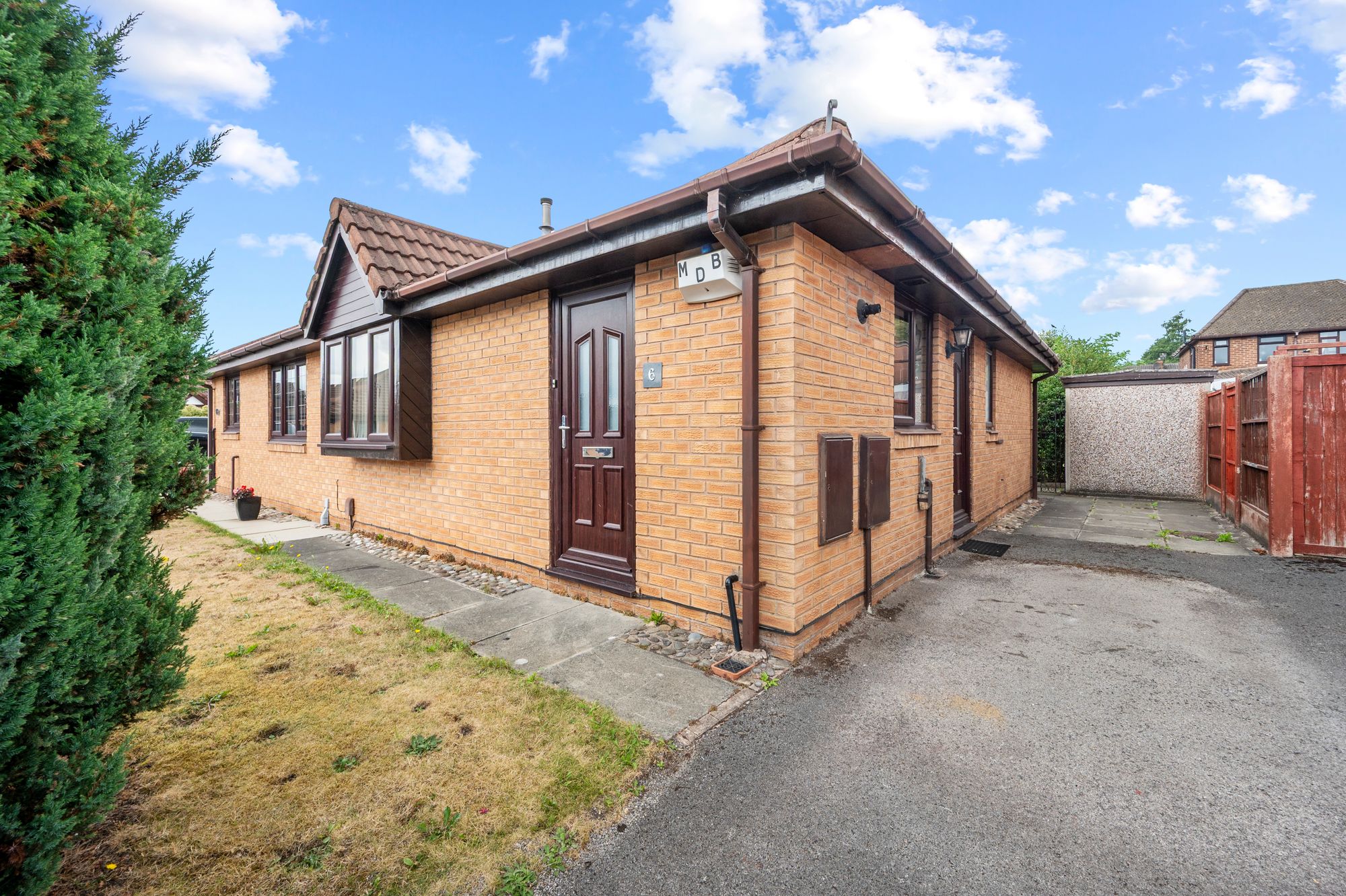 2 bedroom Detached bungalow For Sale