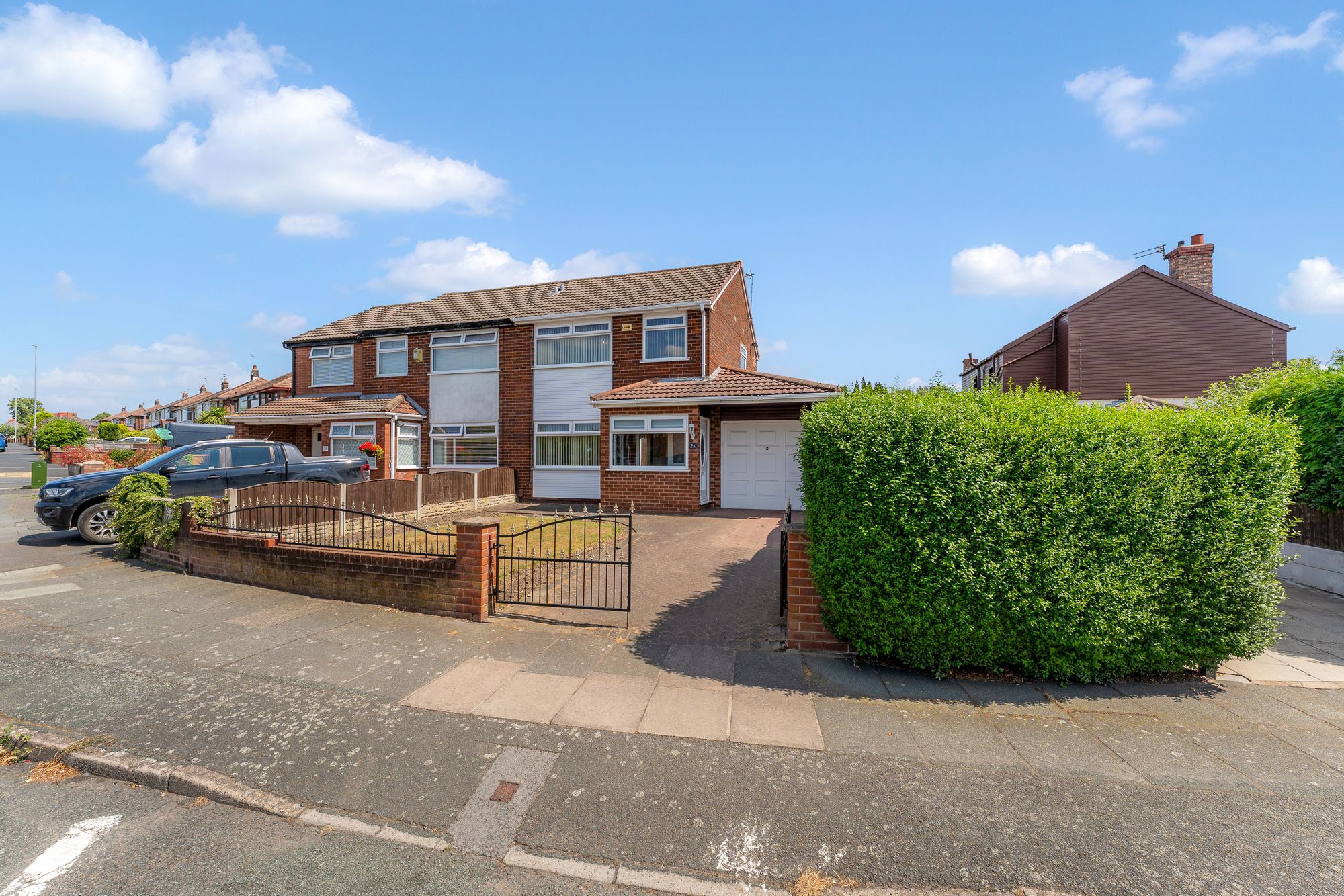 3 bedroom Semi-detached house For Sale