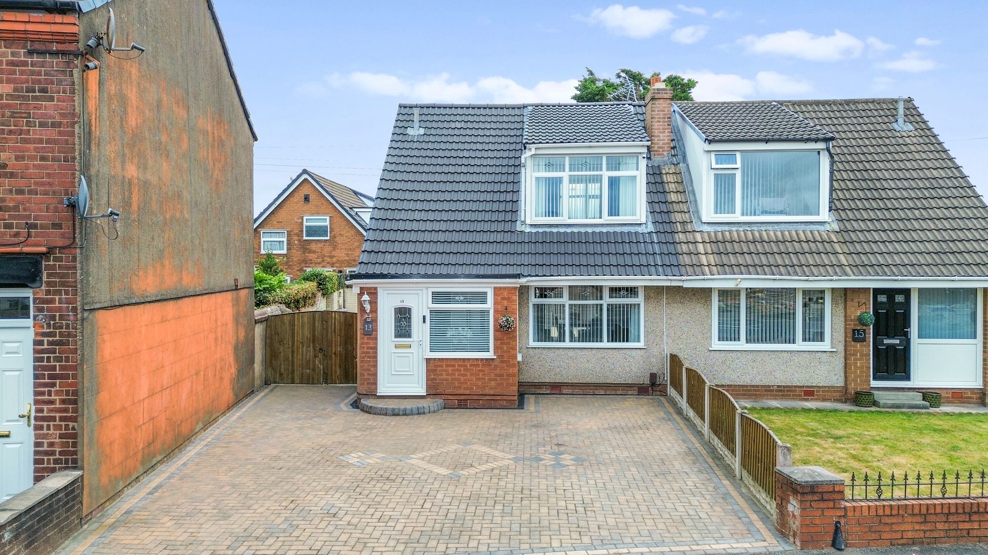 3 bedroom Semi-detached house For Sale