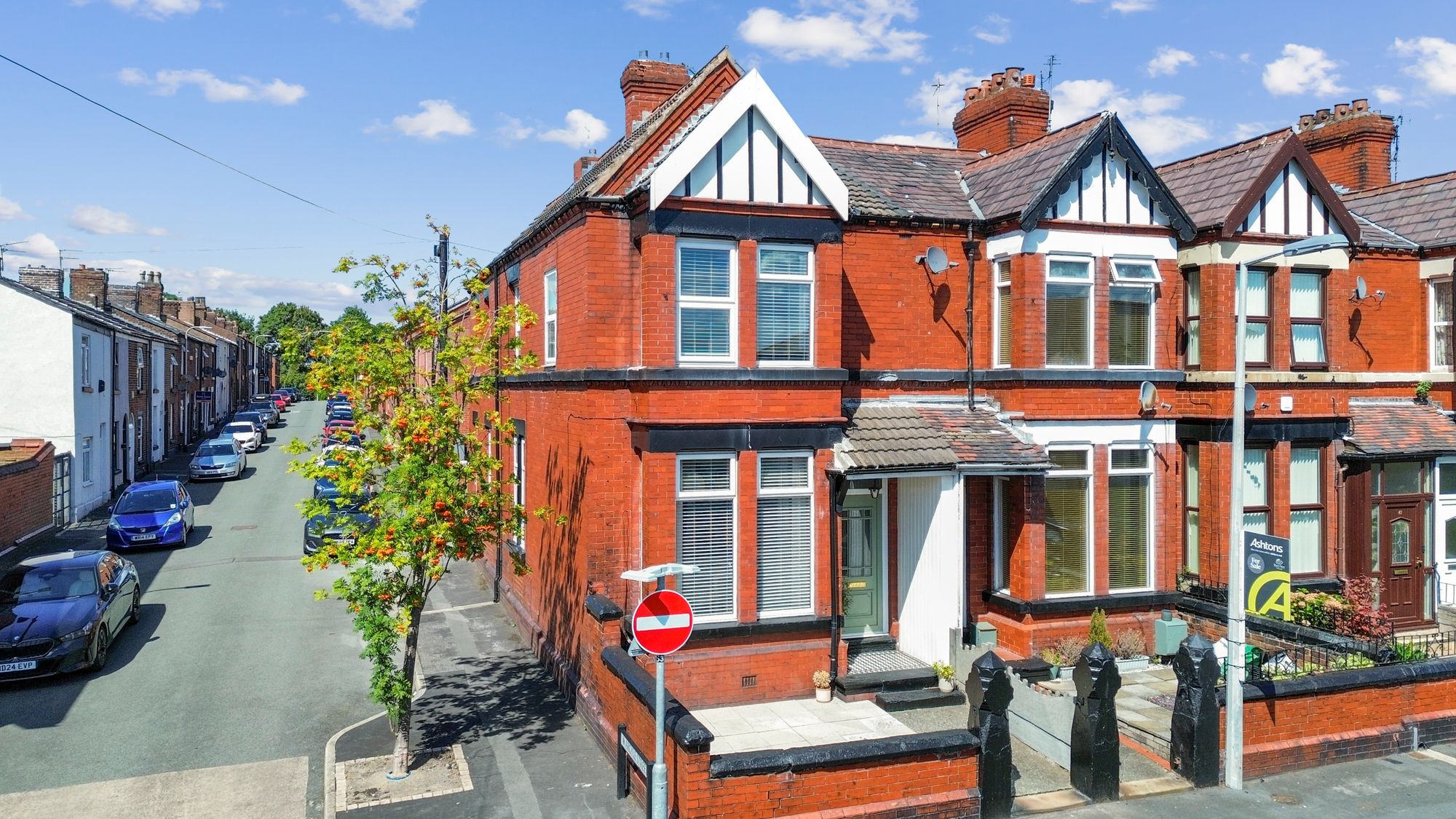 4 bedroom End of terrace house Under Offer