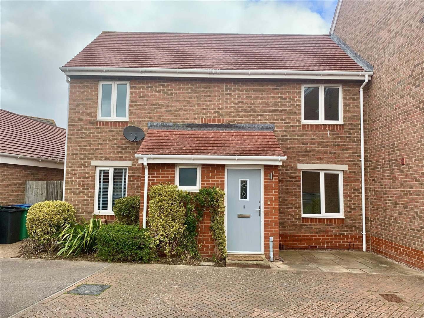 3 bedroom Semi-detached house To Let