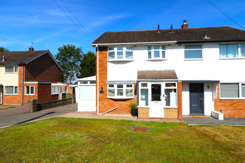 3 bedroom Semi-detached house For Sale