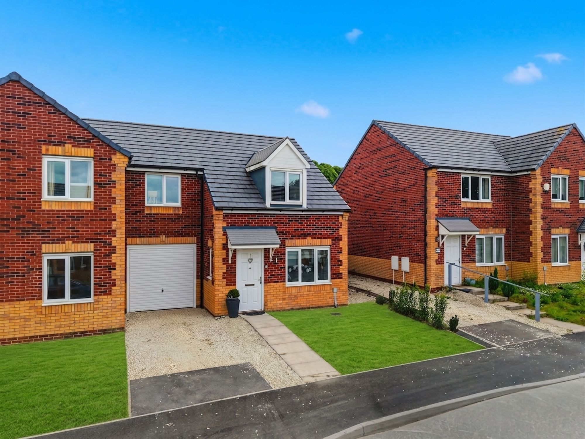 3 bedroom Semi-detached house For Sale