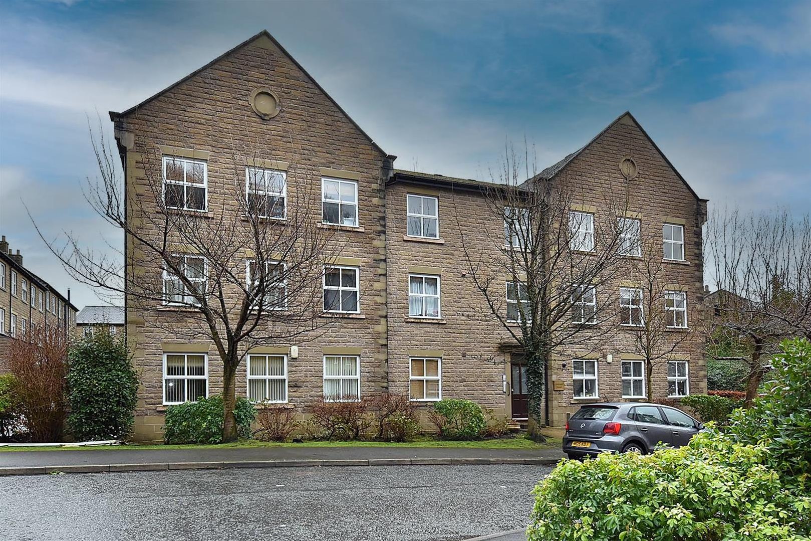 2 bedroom Apartment For Sale