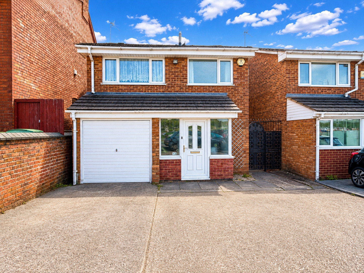3 bedroom Detached house For Sale