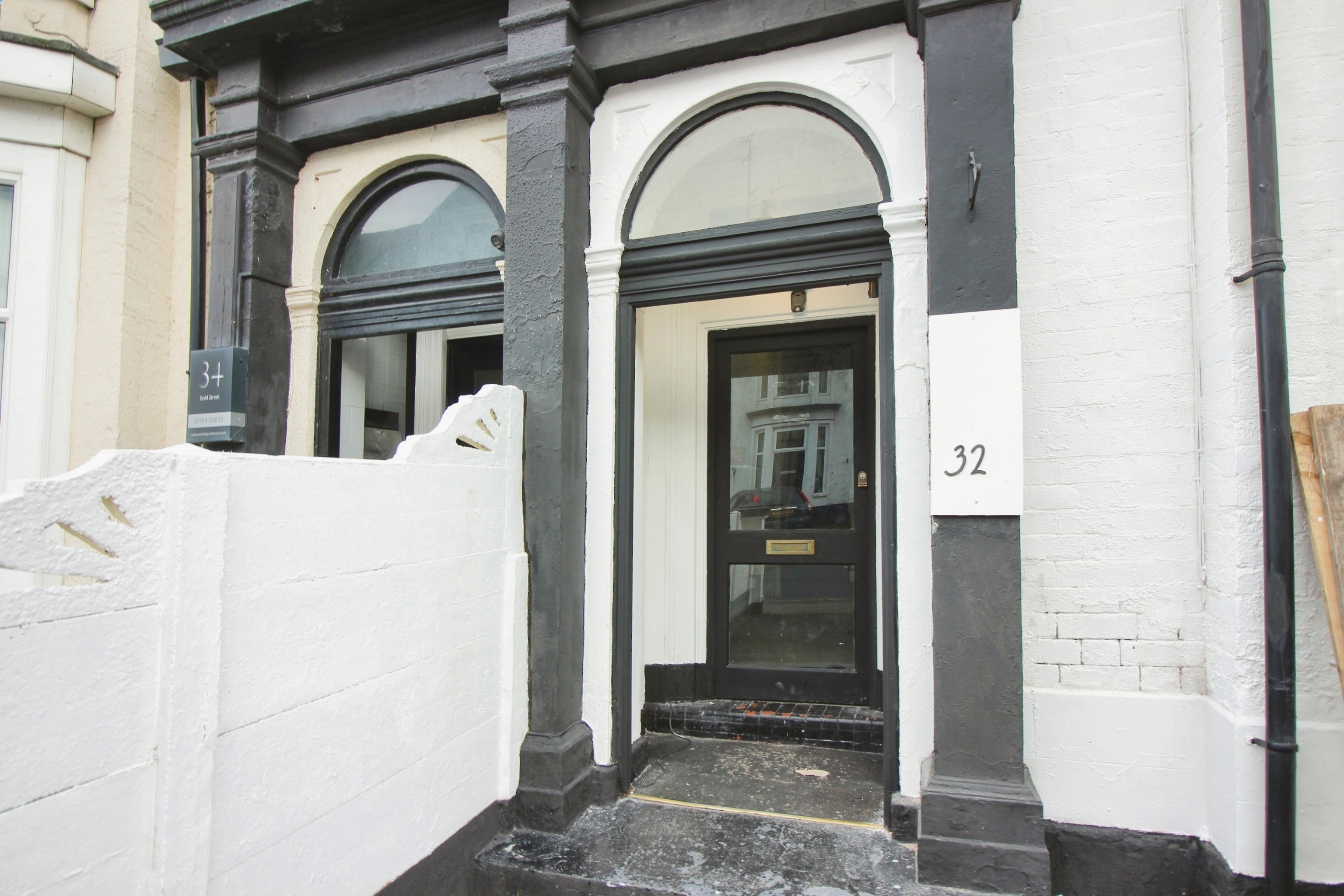 2 bedroom Flat To Let