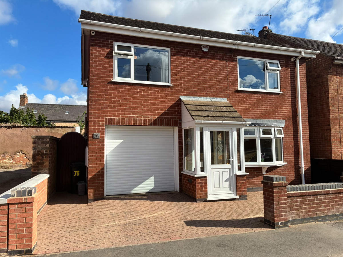 3 bedroom Detached house For Sale