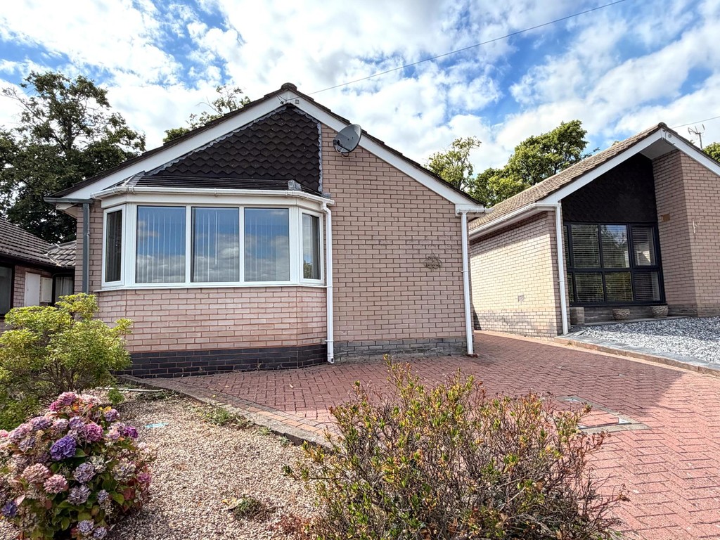 2 bedroom Detached house To Let