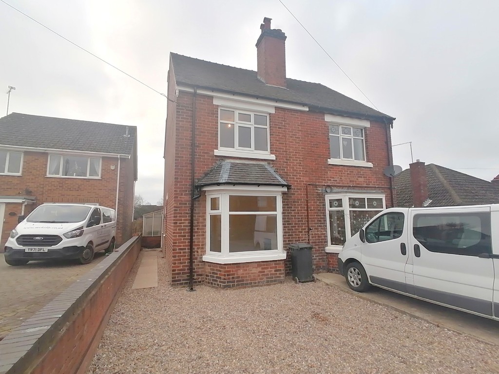3 bedroom Semi-detached house To Let