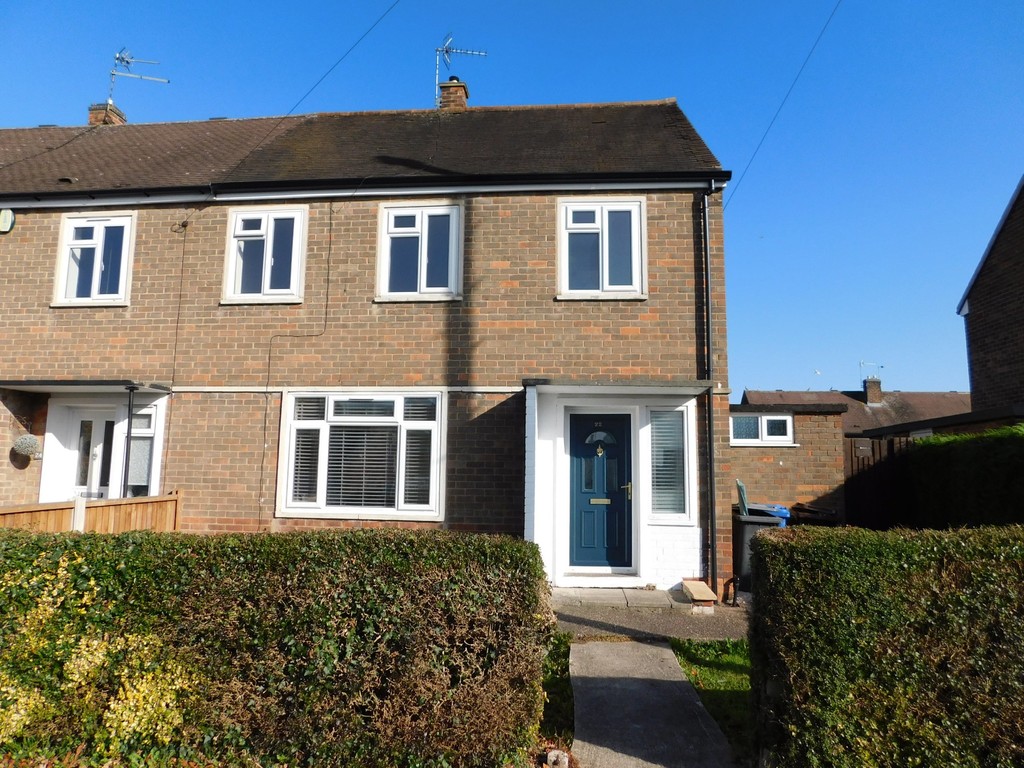 3 bedroom Semi-detached house To Let