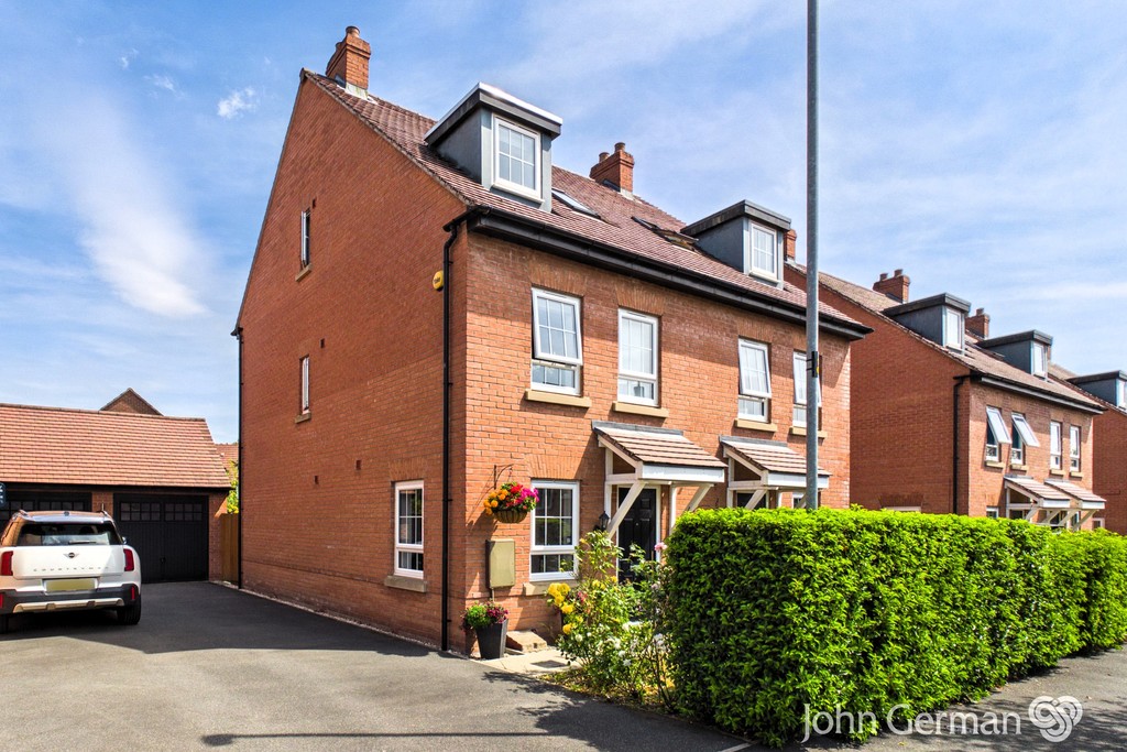 4 bedroom Semi-detached house For Sale