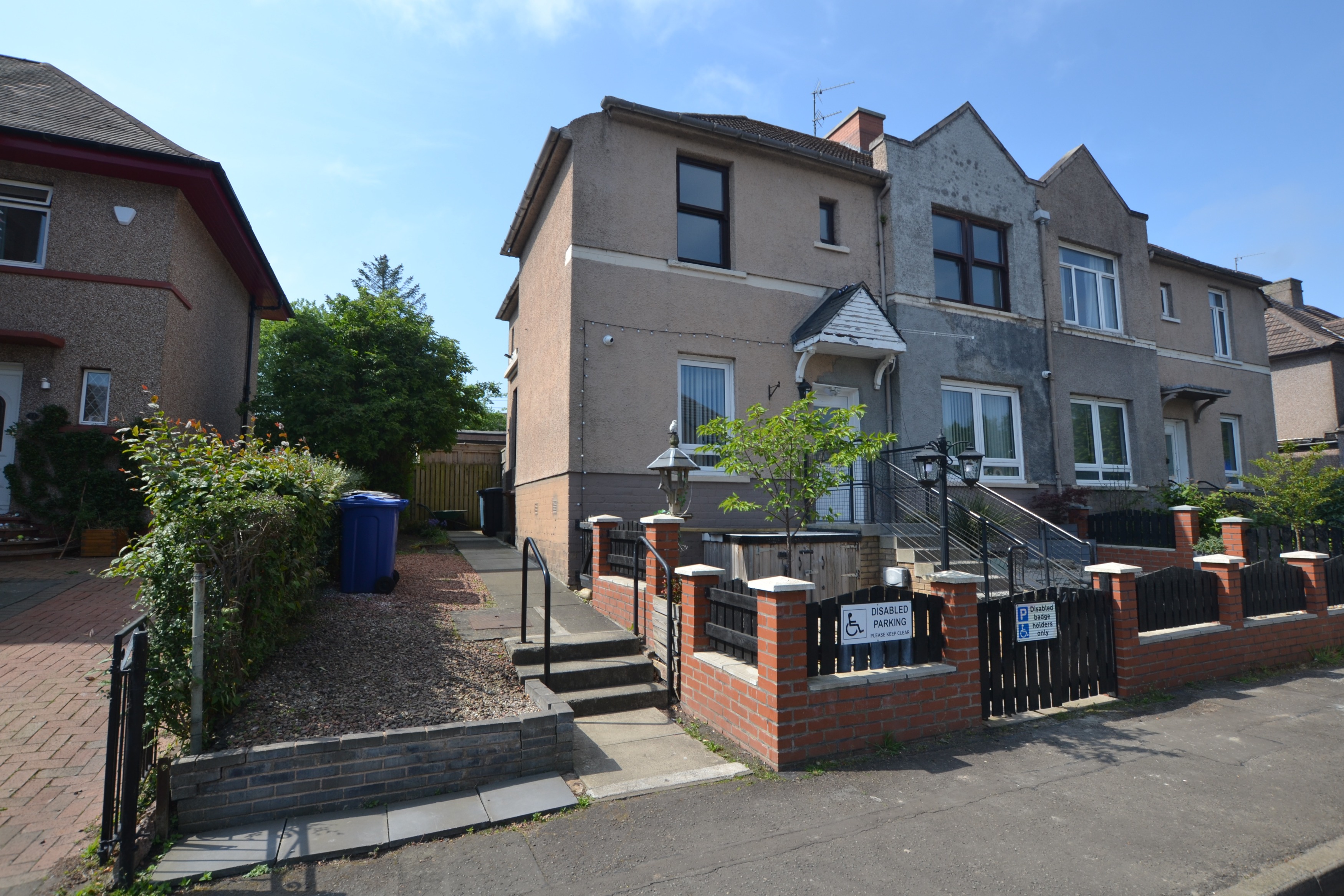 2 bedroom Flat To Let
