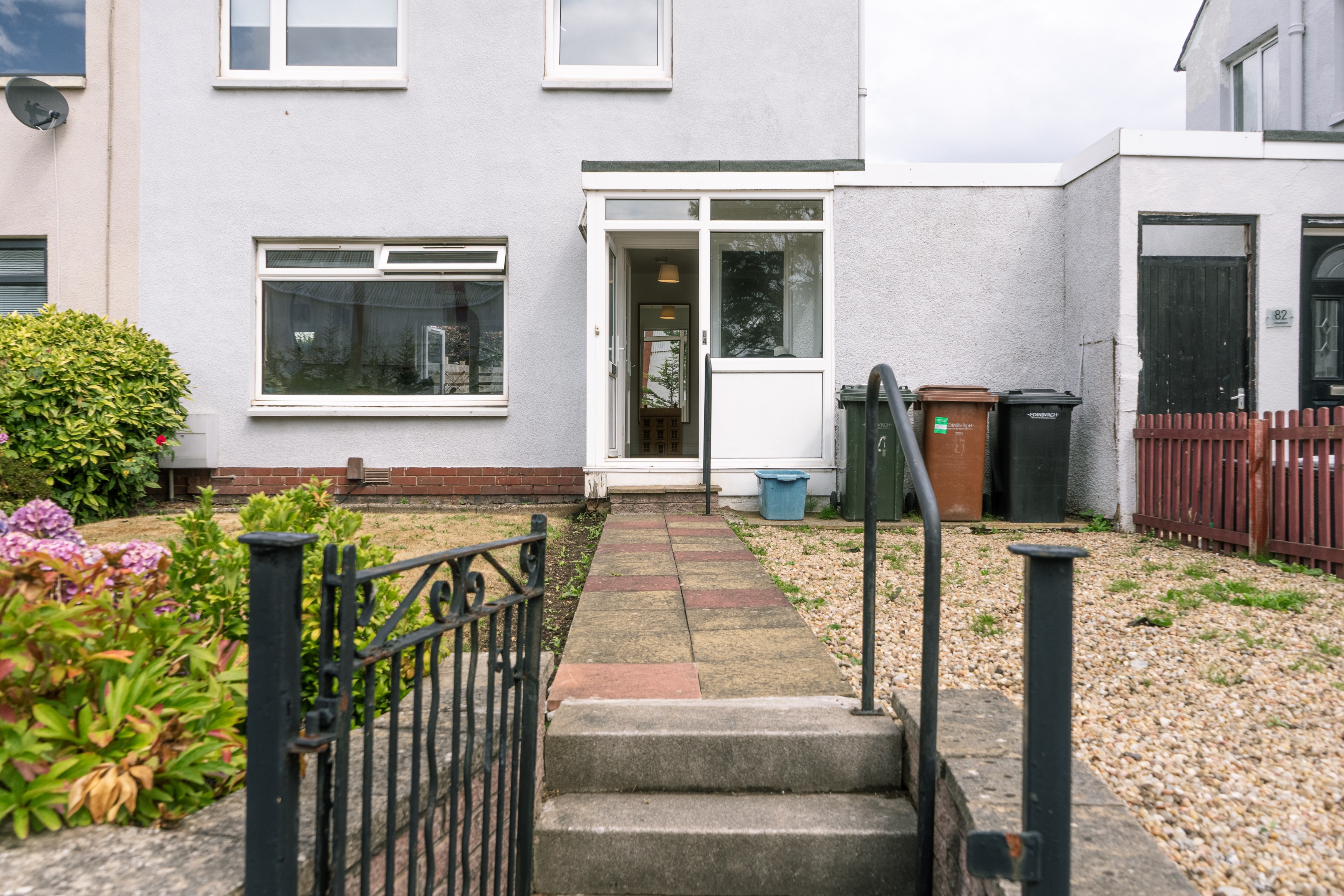 2 bedroom Terraced House To Let