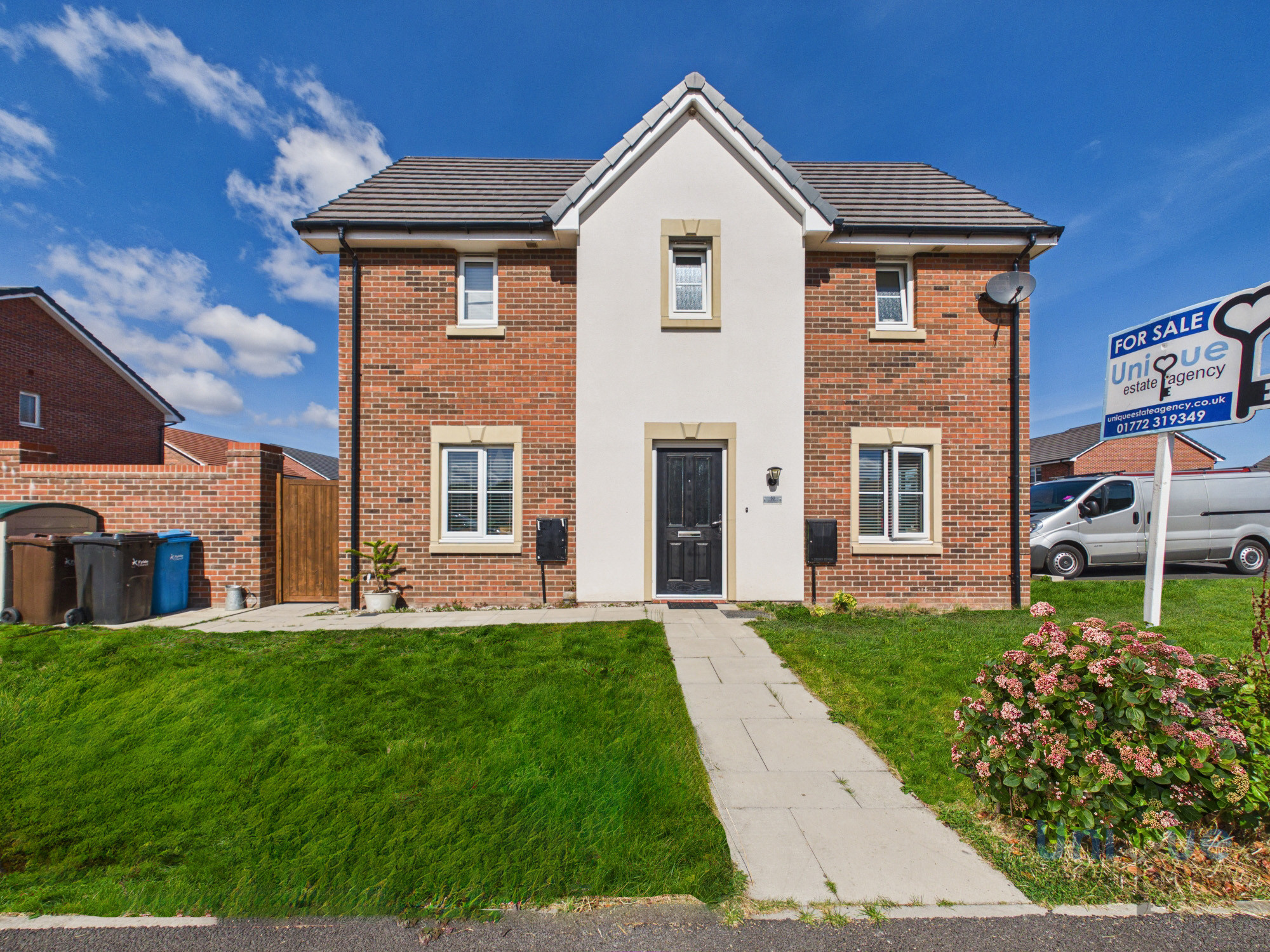 3 bedroom Semi-detached house For Sale