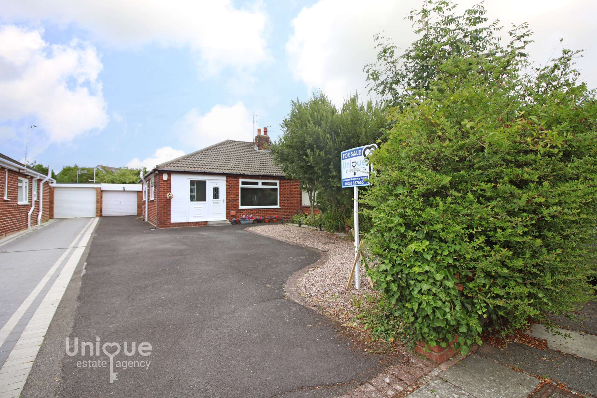 2 bedroom Detached house For Sale