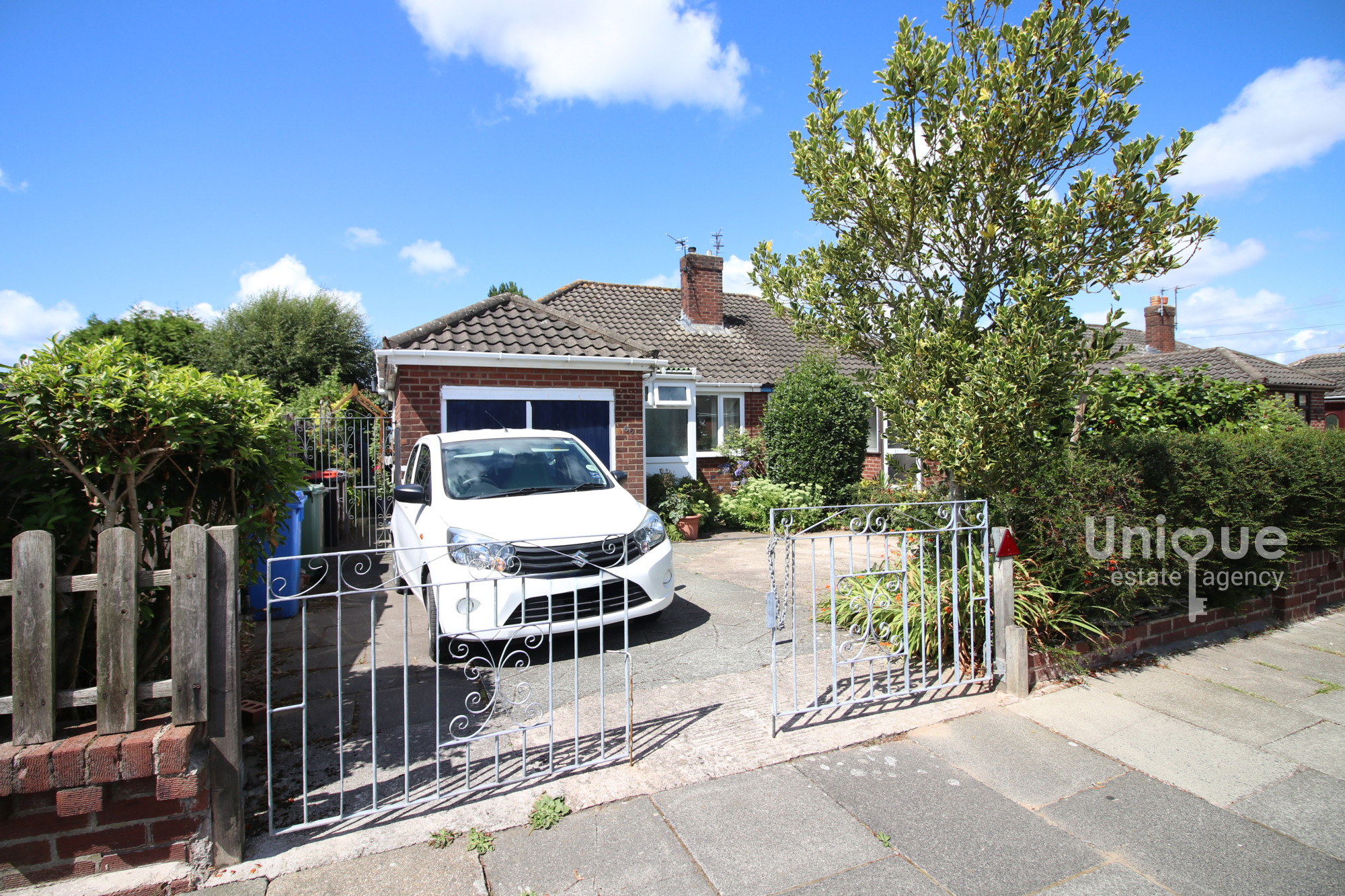 2 bedroom Detached bungalow For Sale