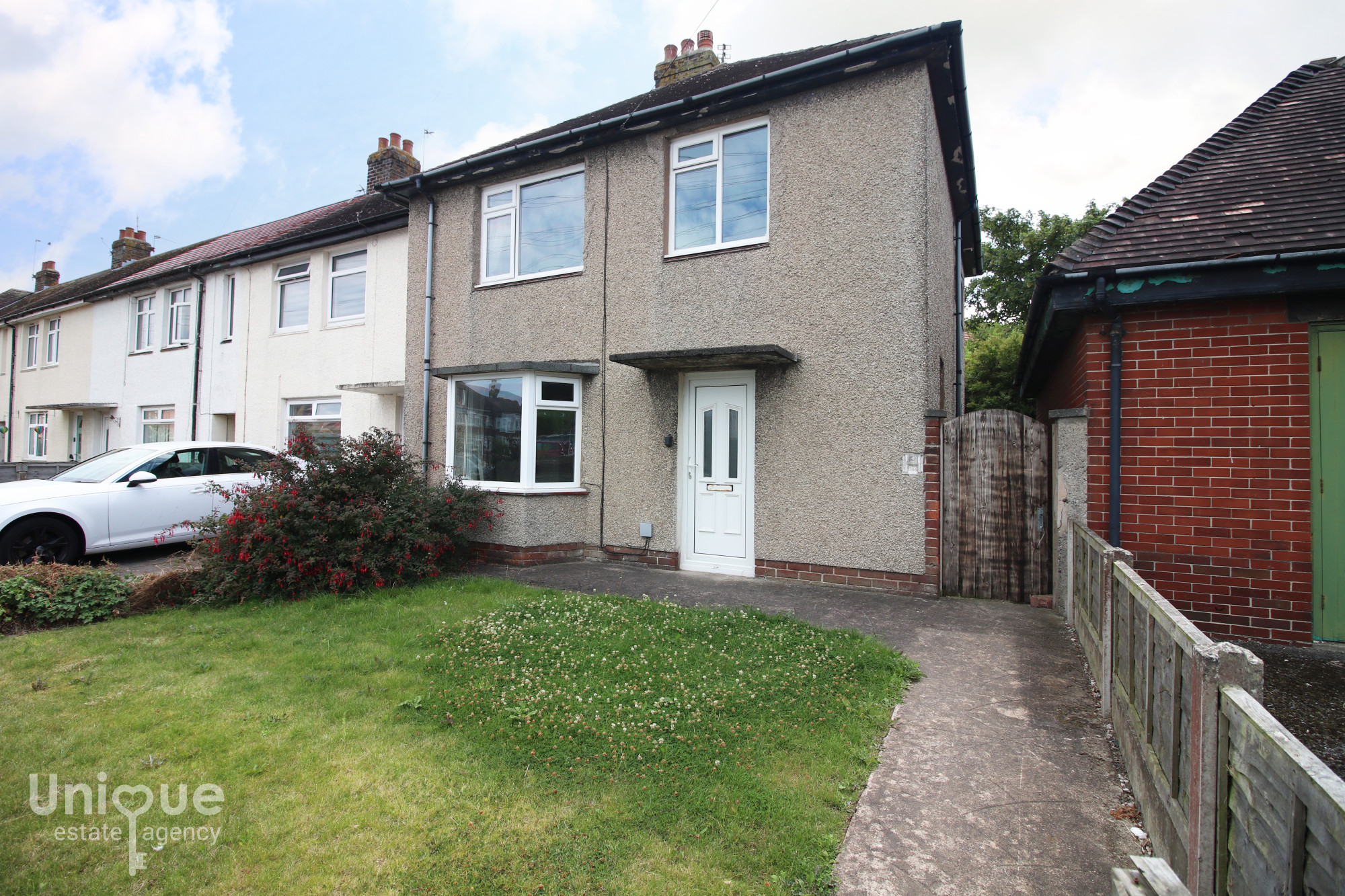 3 bedroom End of terrace house Under Offer